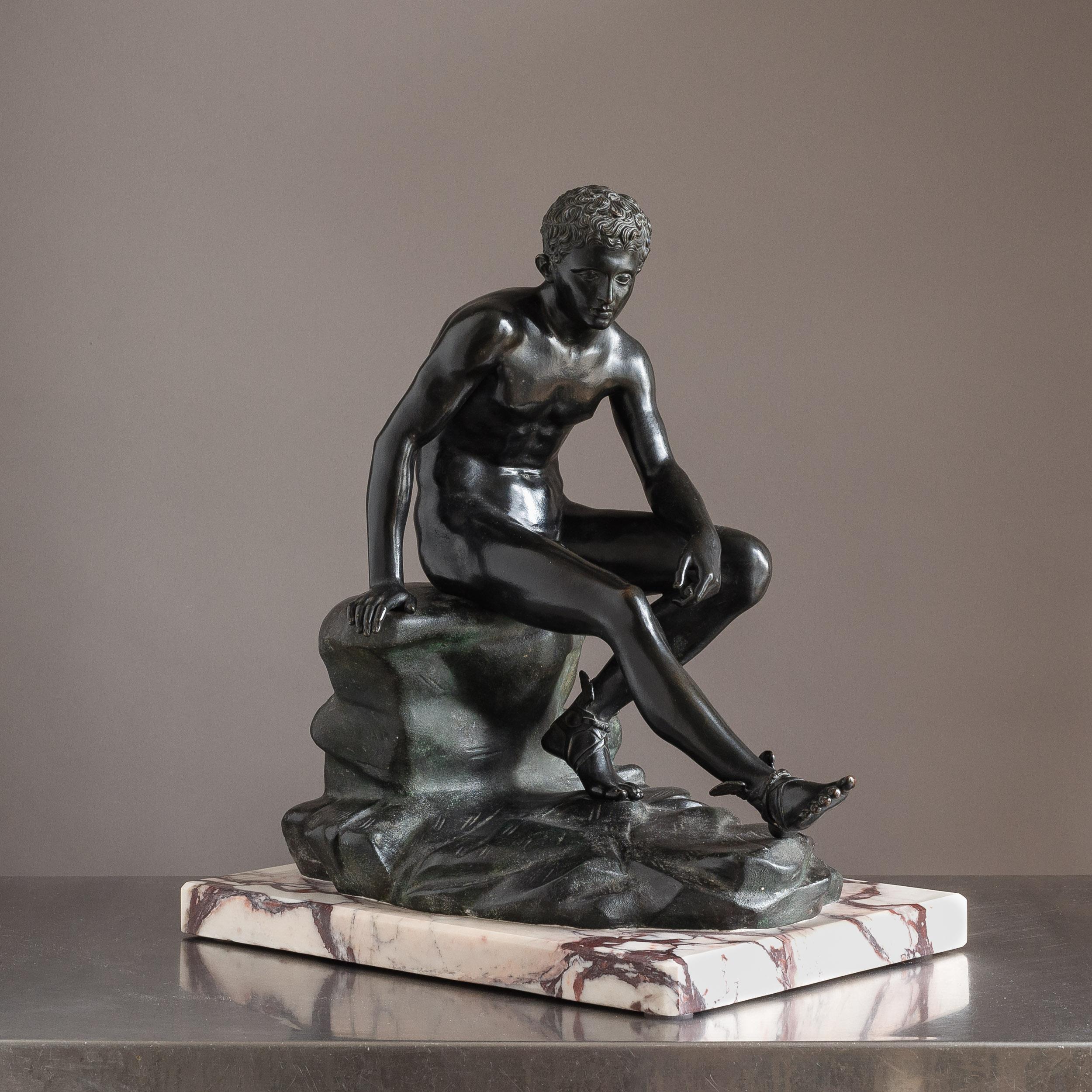 Bronzo italiano del XIX secolo raffigurante Ermes seduto in vendita 6