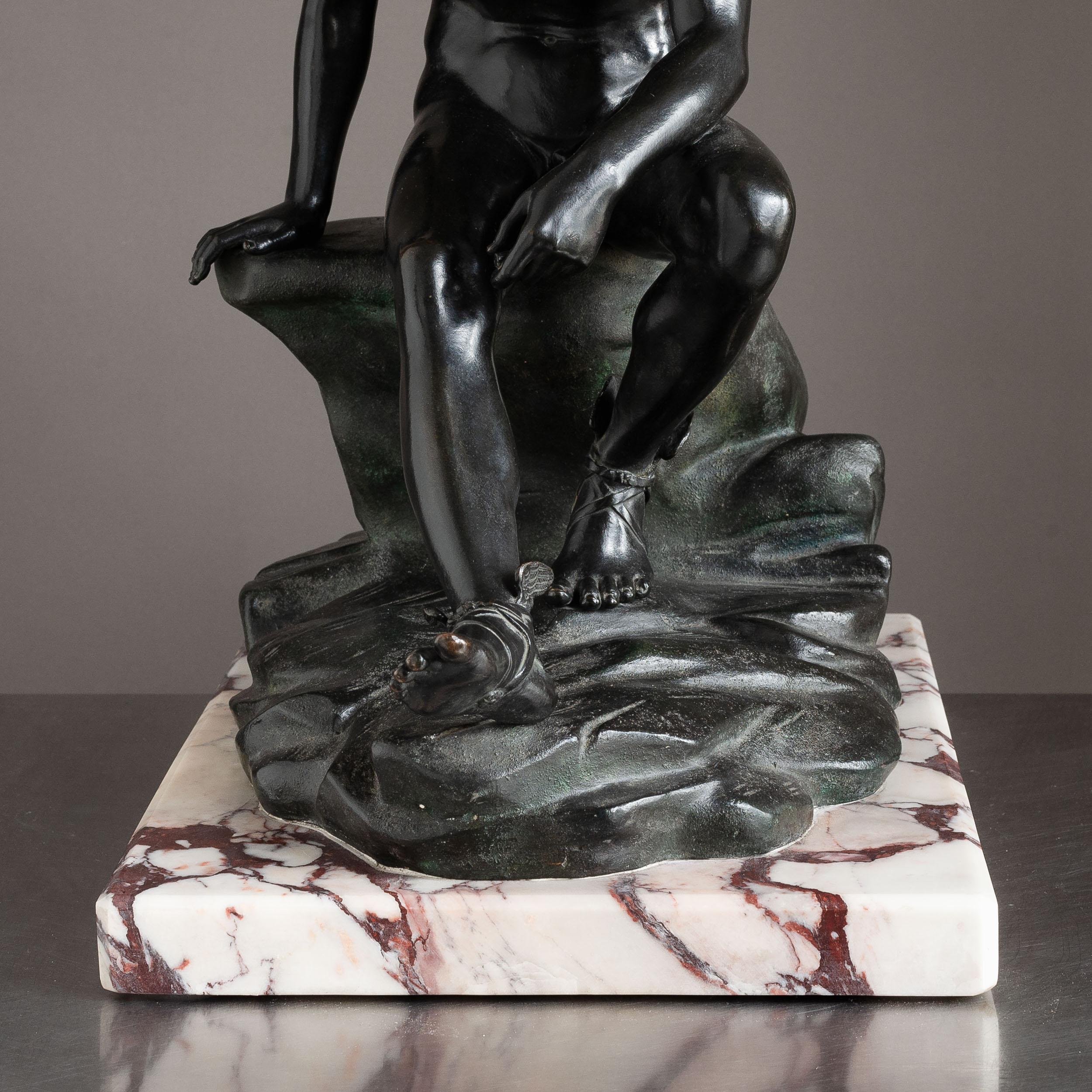 Bronzo italiano del XIX secolo raffigurante Ermes seduto in vendita 3