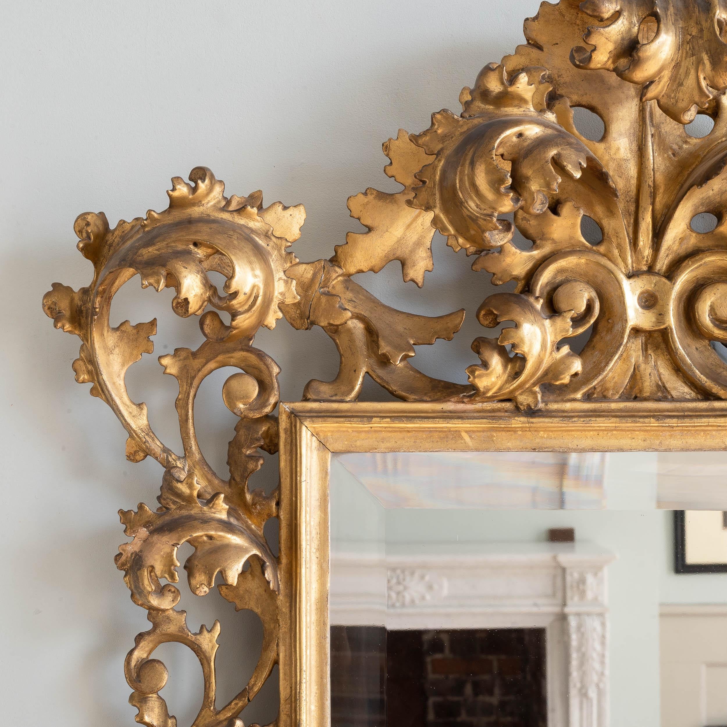 Miroir en bois doré italien Florentine du XIXe siècle en vente 4