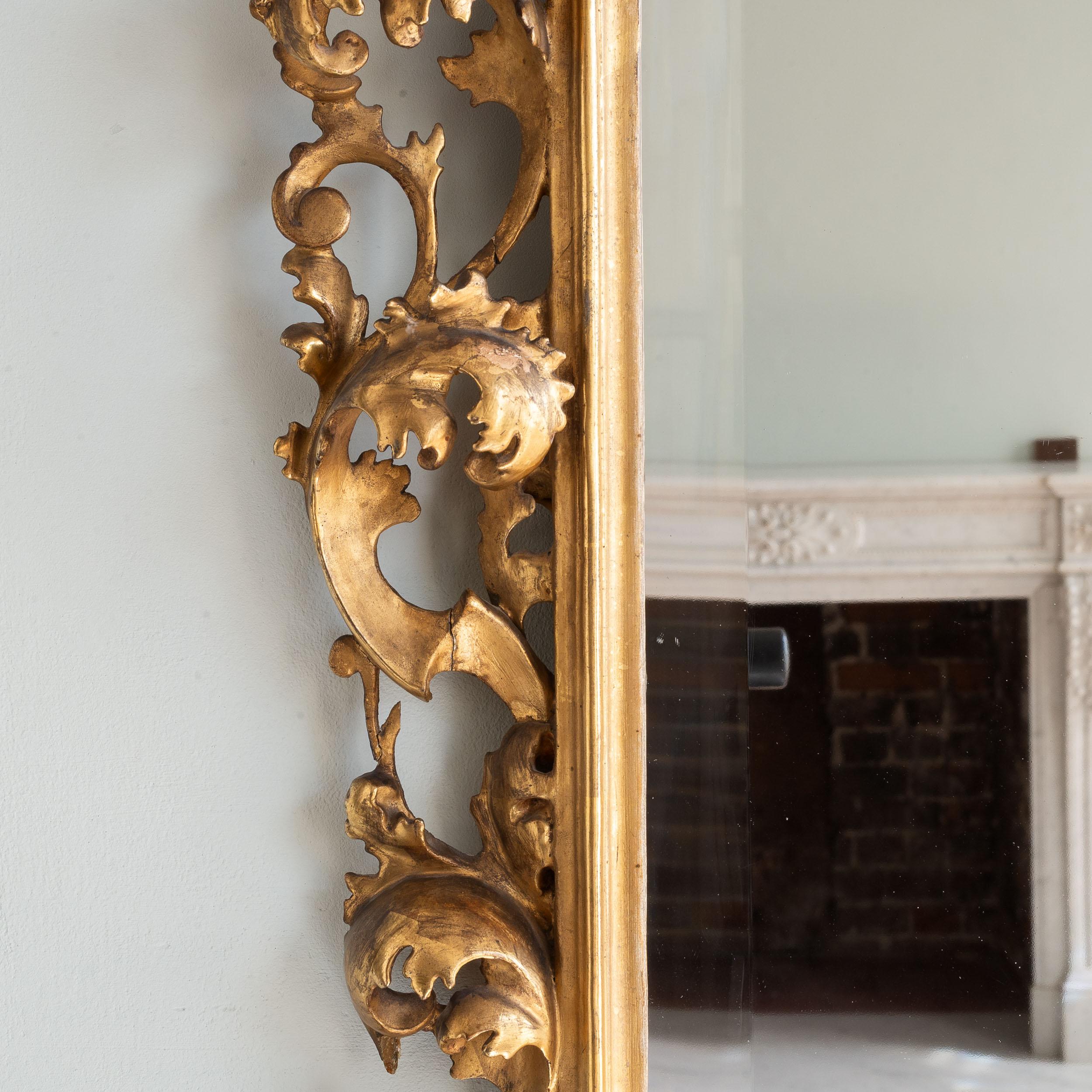 Miroir en bois doré italien Florentine du XIXe siècle en vente 5