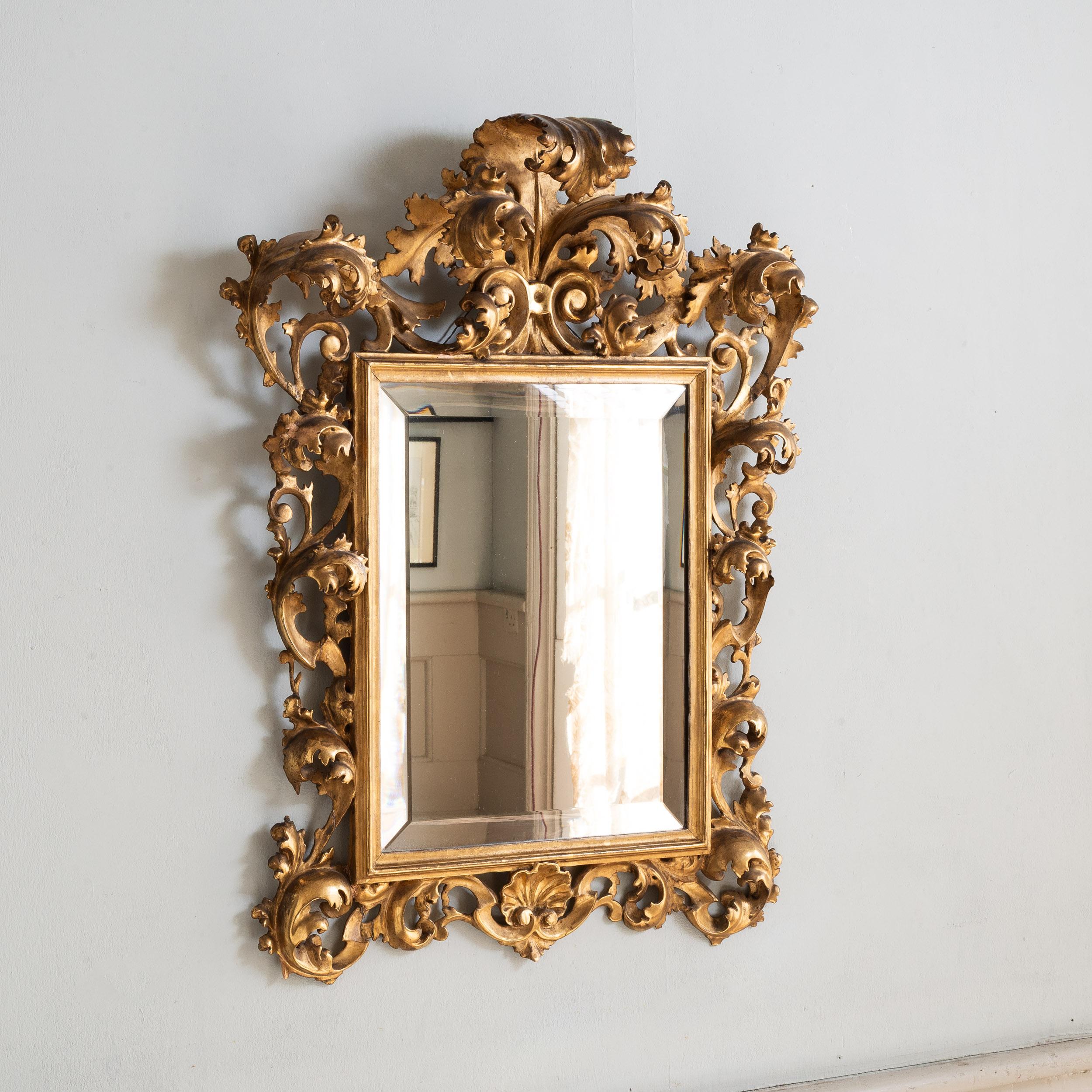 Miroir en bois doré italien Florentine du XIXe siècle en vente 6