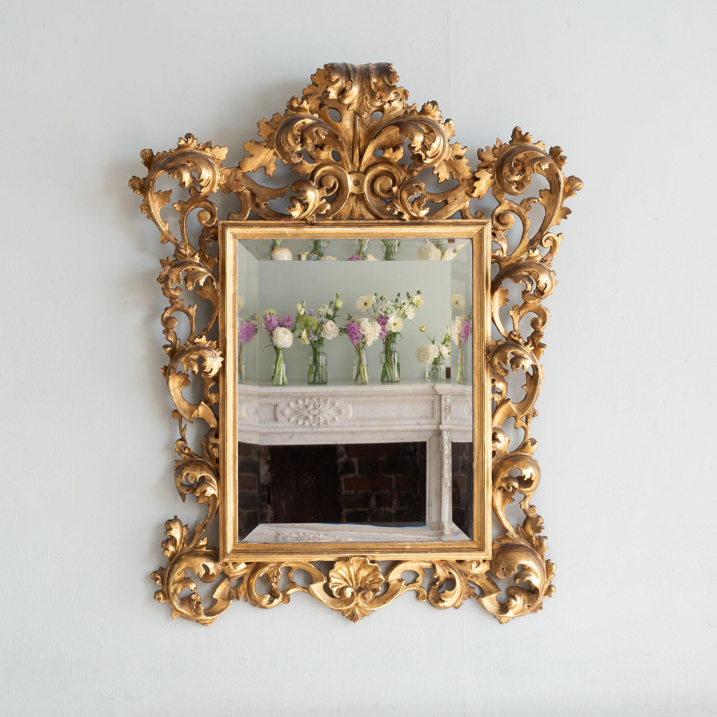 Miroir en bois doré italien Florentine du XIXe siècle en vente 7