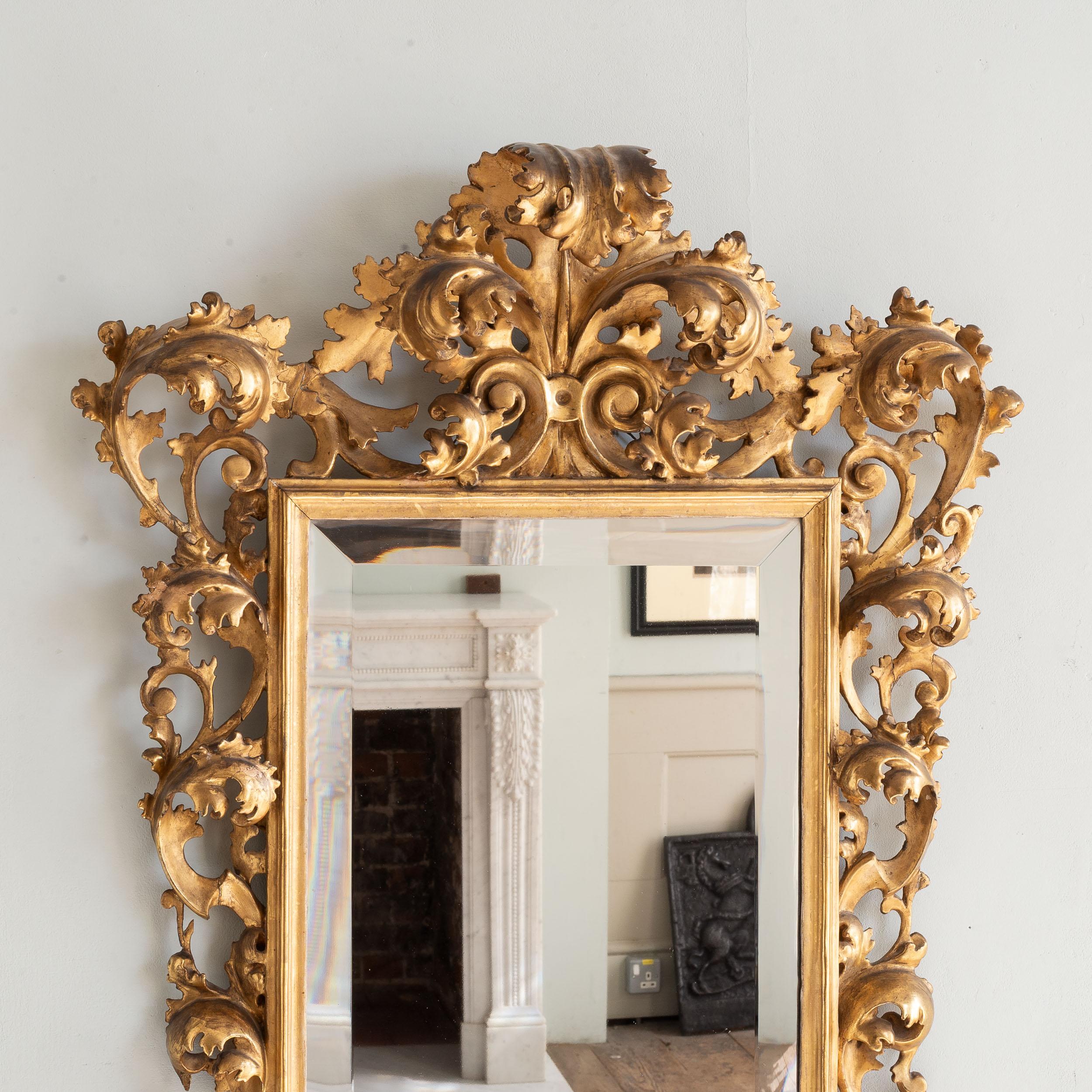 Miroir en bois doré italien Florentine du XIXe siècle en vente 1