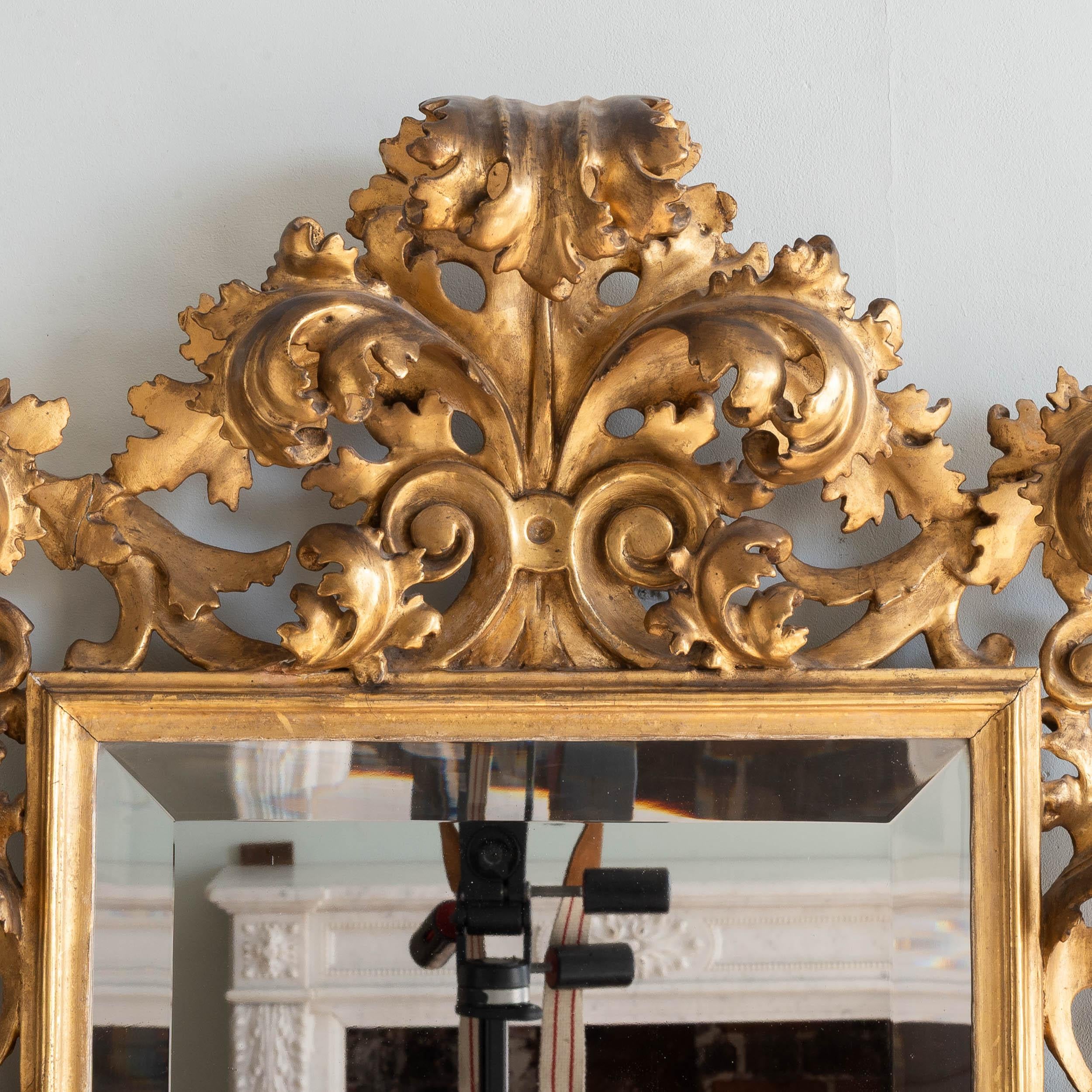 Miroir en bois doré italien Florentine du XIXe siècle en vente 2