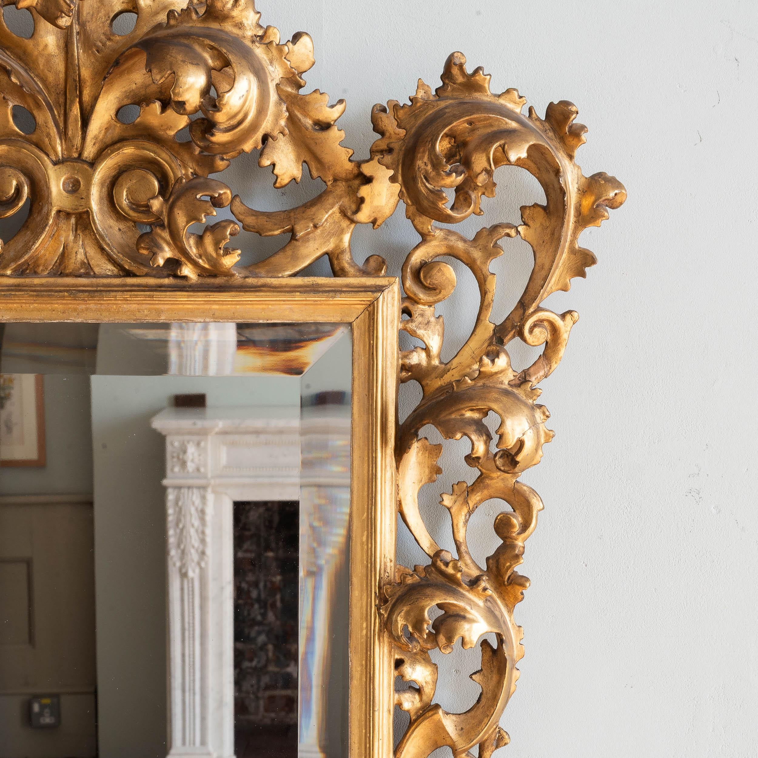 Miroir en bois doré italien Florentine du XIXe siècle en vente 3