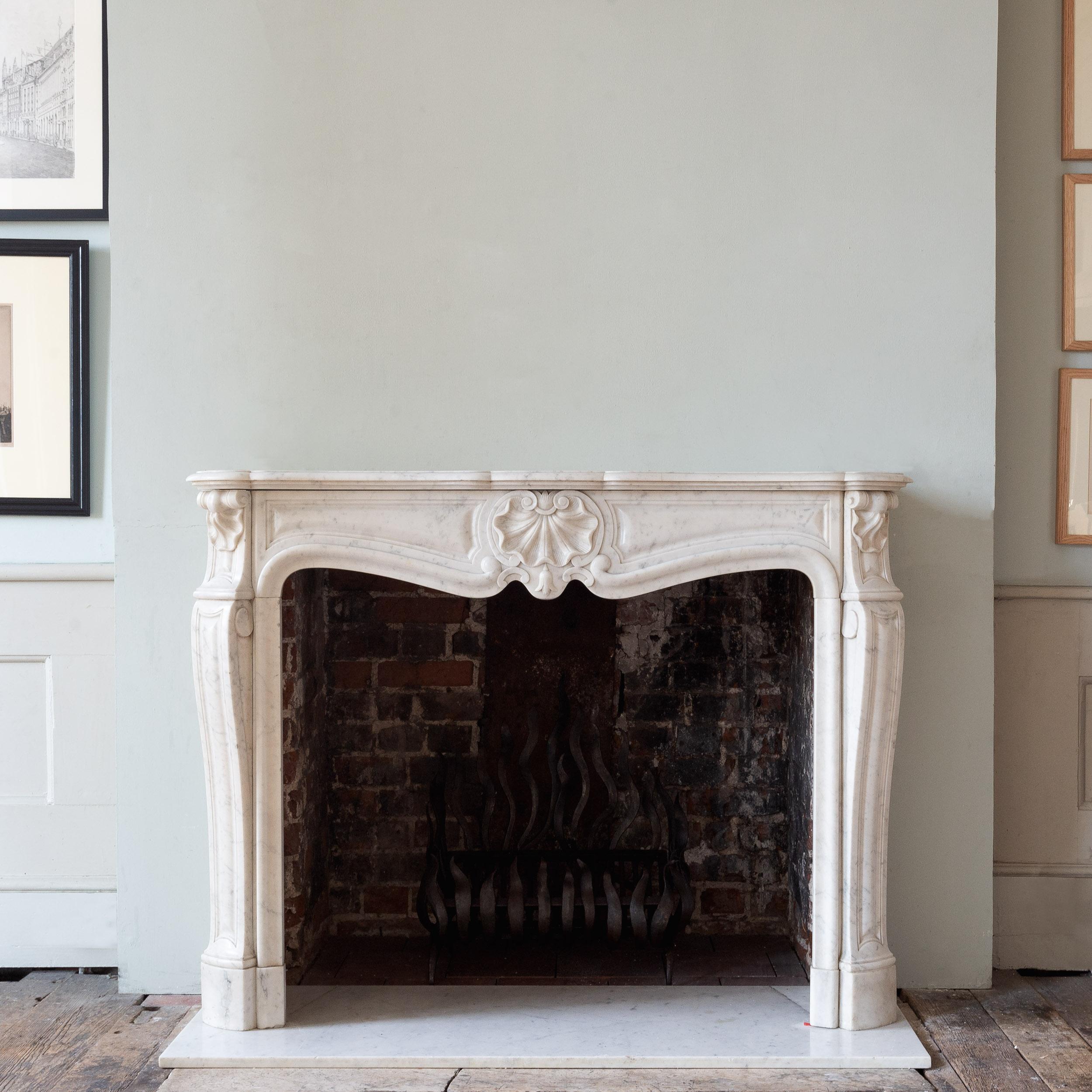 Chimenea estilo Luis XV del siglo XIX en venta 12