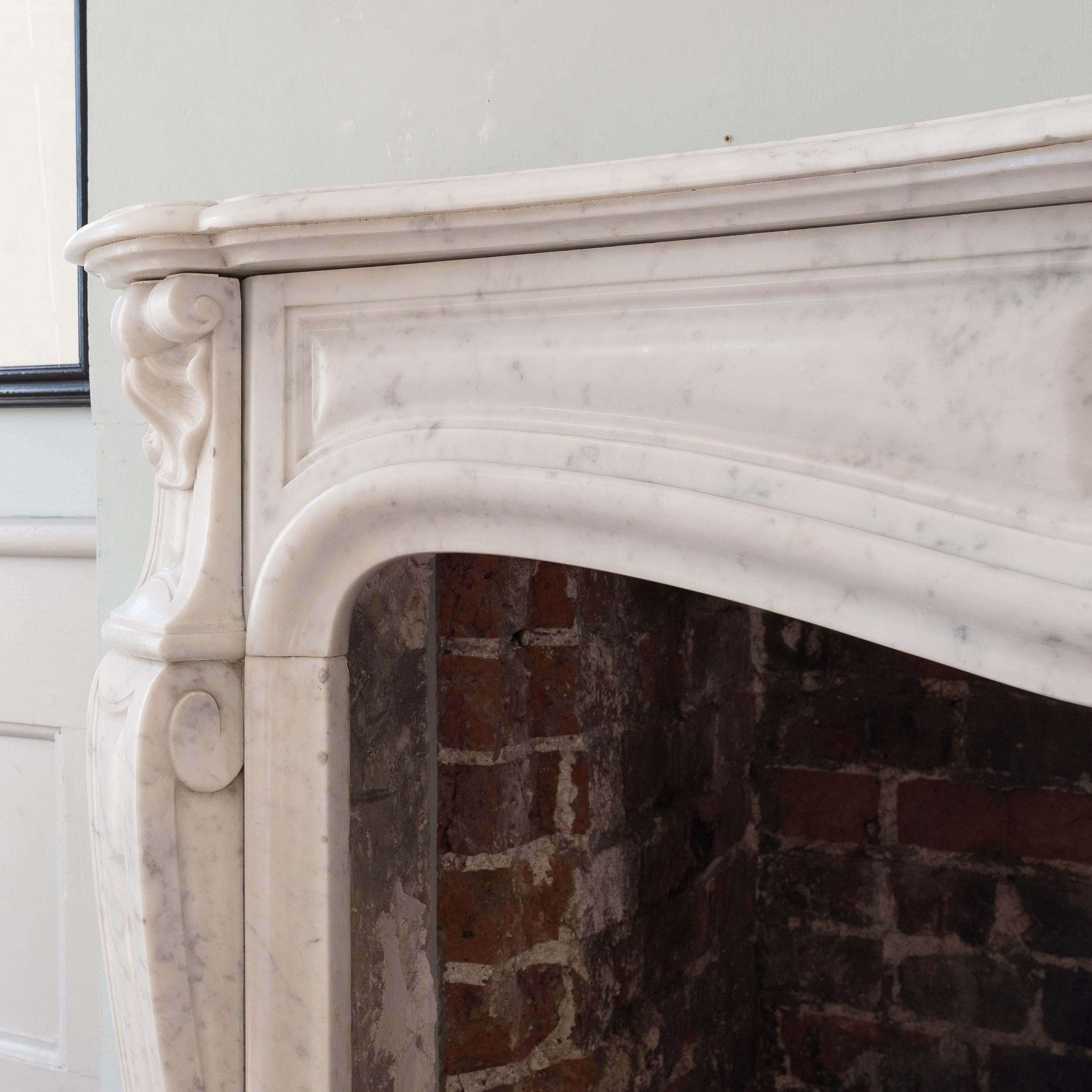 Chimenea estilo Luis XV del siglo XIX en Bueno estado para la venta en London, GB