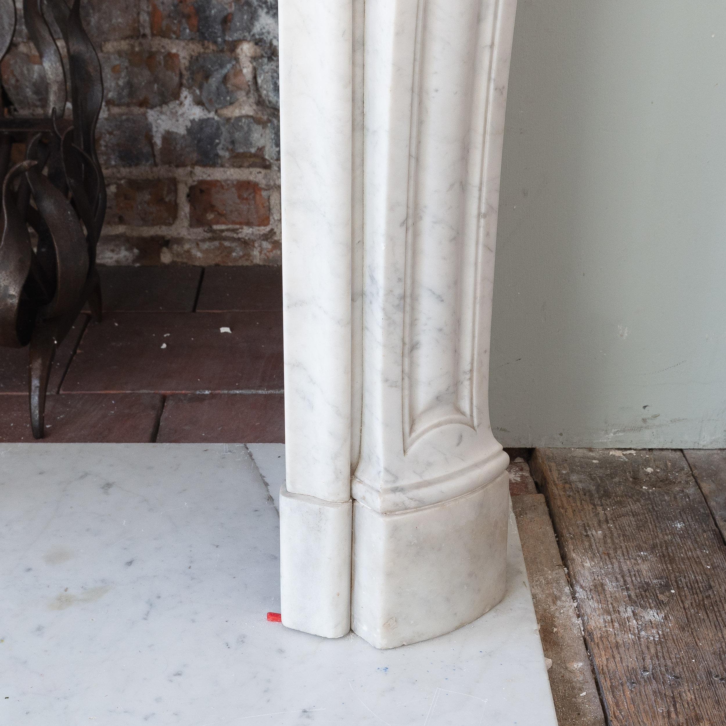 Chimenea estilo Luis XV del siglo XIX en venta 3