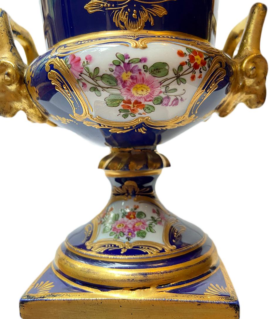 Lampes de table urne en porcelaine du XIXe siècle Bon état - En vente à New York, NY