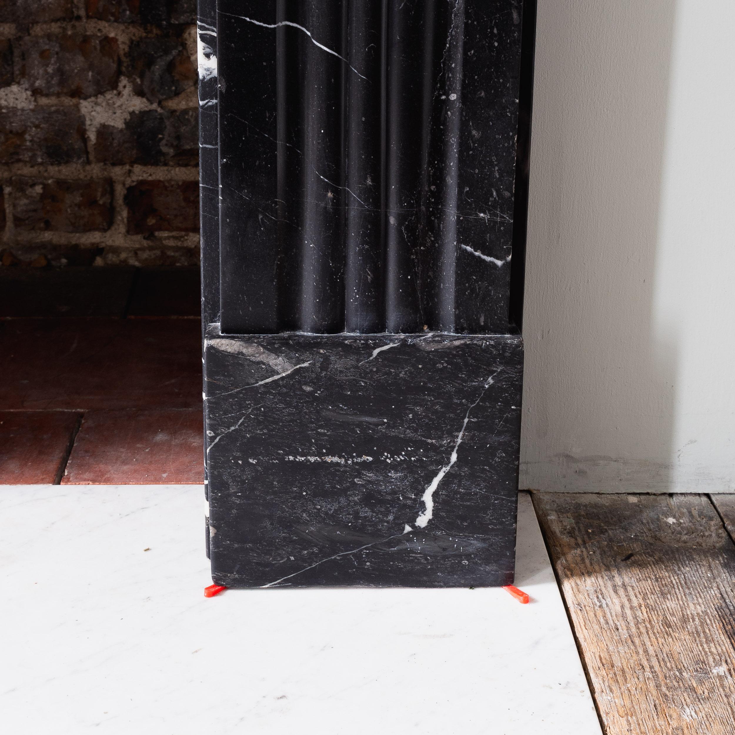 Cheminée console Radford noire du XIXe siècle en vente 8