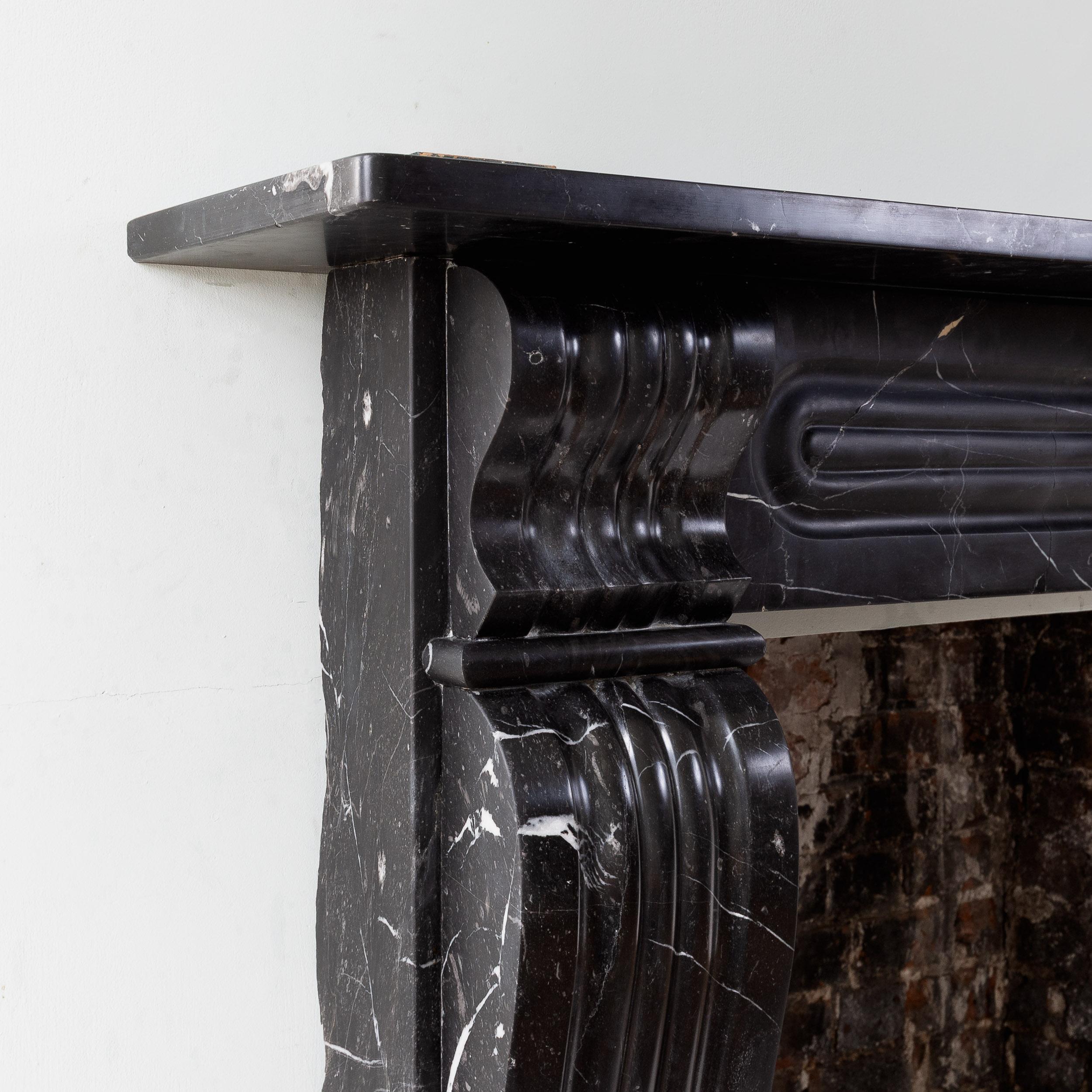 Britannique Cheminée console Radford noire du XIXe siècle en vente
