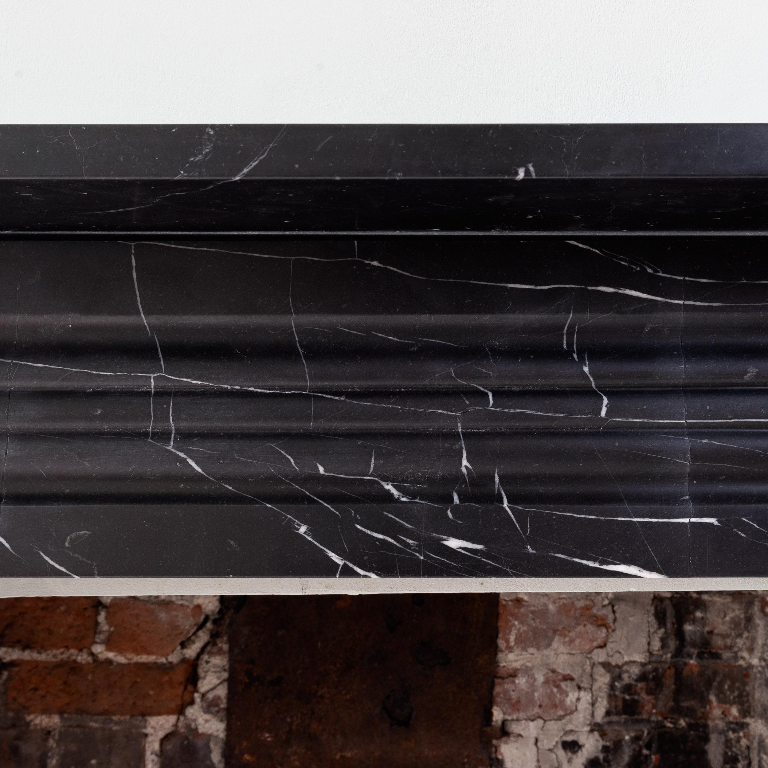 Cheminée console Radford noire du XIXe siècle en vente 1