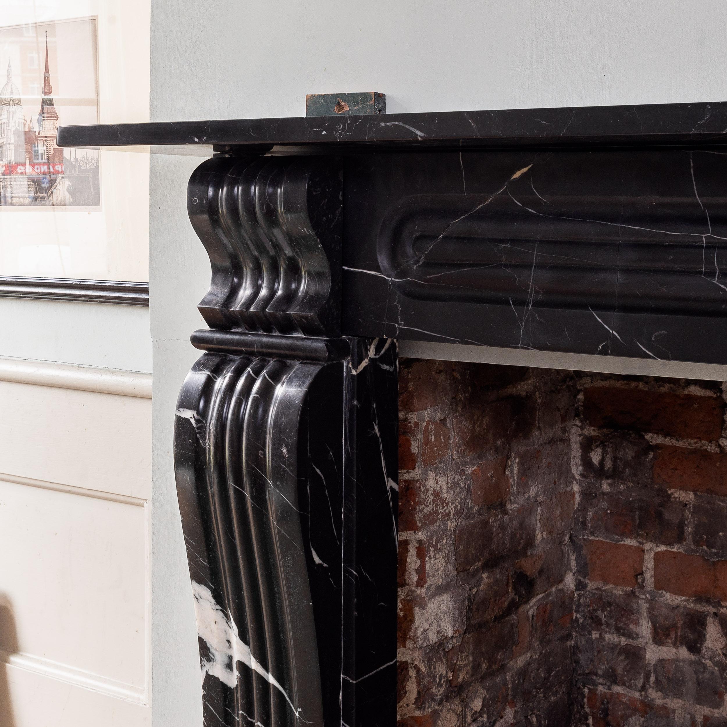 Cheminée console Radford noire du XIXe siècle en vente 3