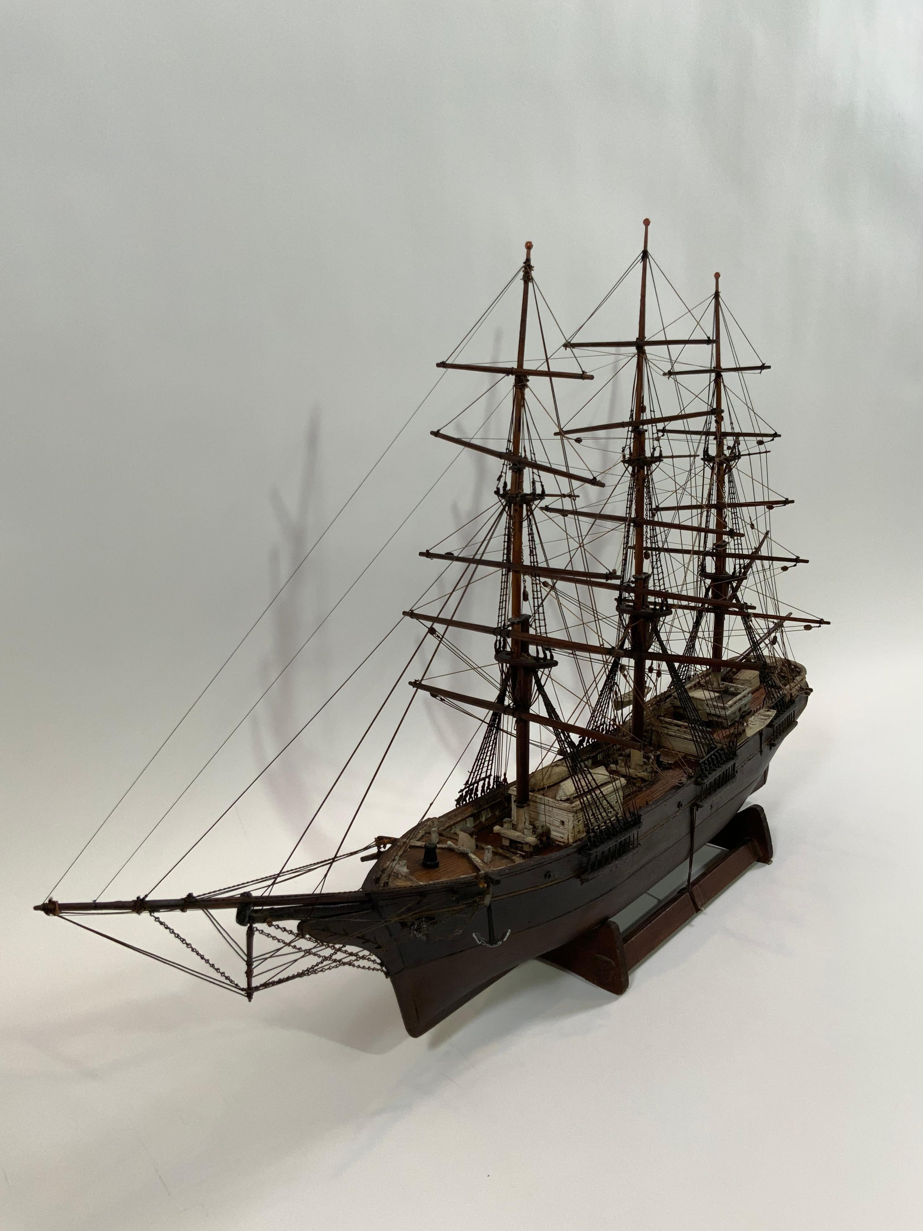Schiffsmodell aus dem neunzehnten Jahrhundert in Originalfarbe im Angebot 4