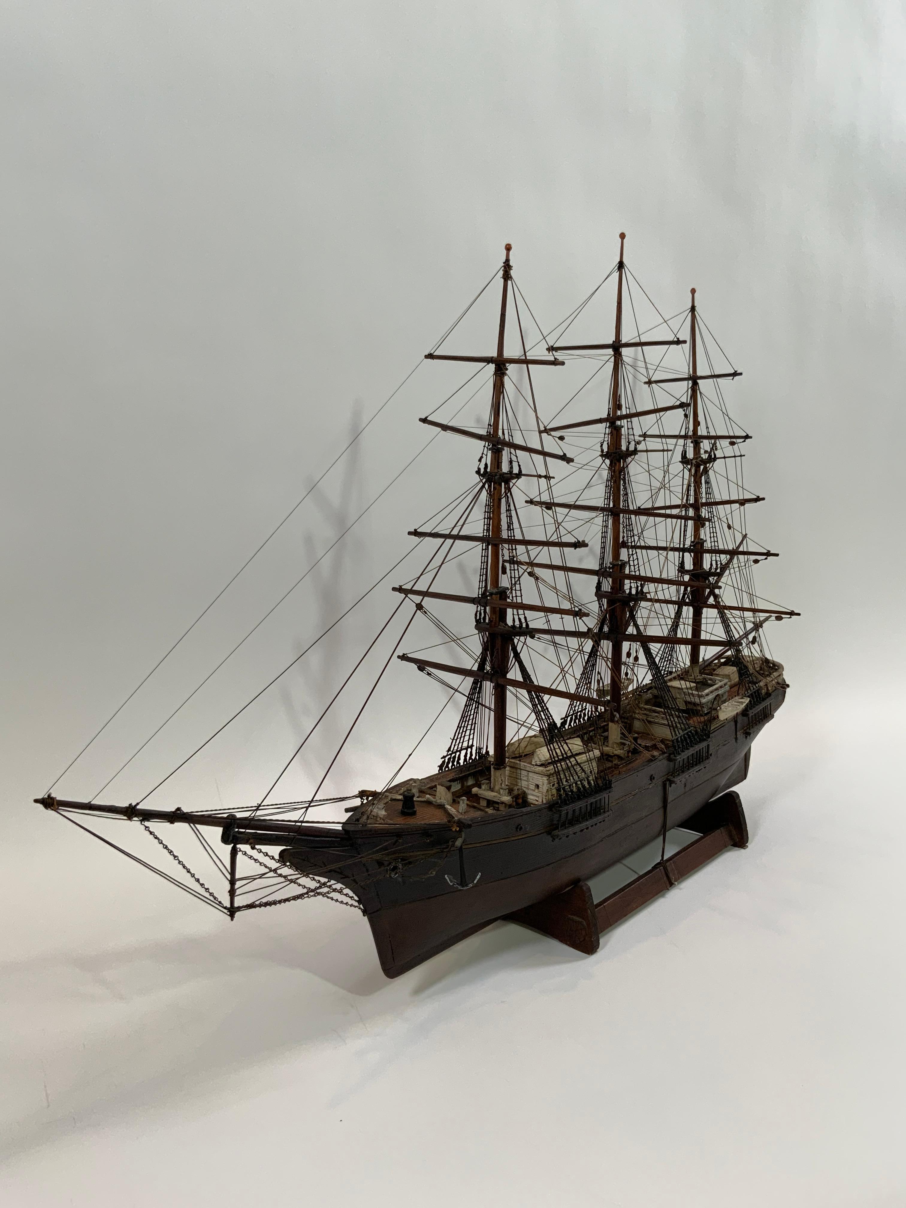 Schiffsmodell aus dem neunzehnten Jahrhundert in Originalfarbe im Angebot 5