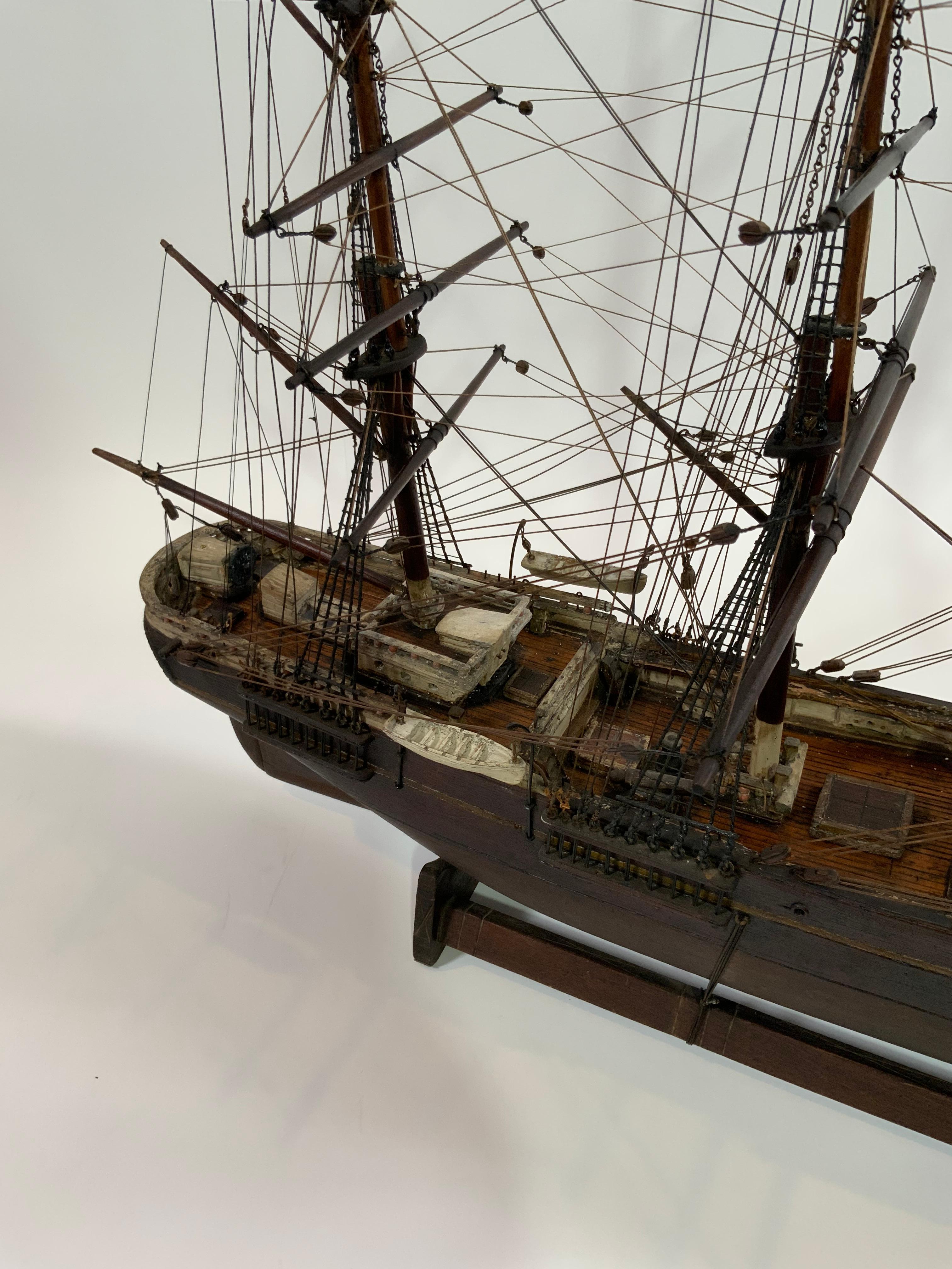 Schiffsmodell aus dem neunzehnten Jahrhundert in Originalfarbe im Zustand „Hervorragend“ im Angebot in Norwell, MA