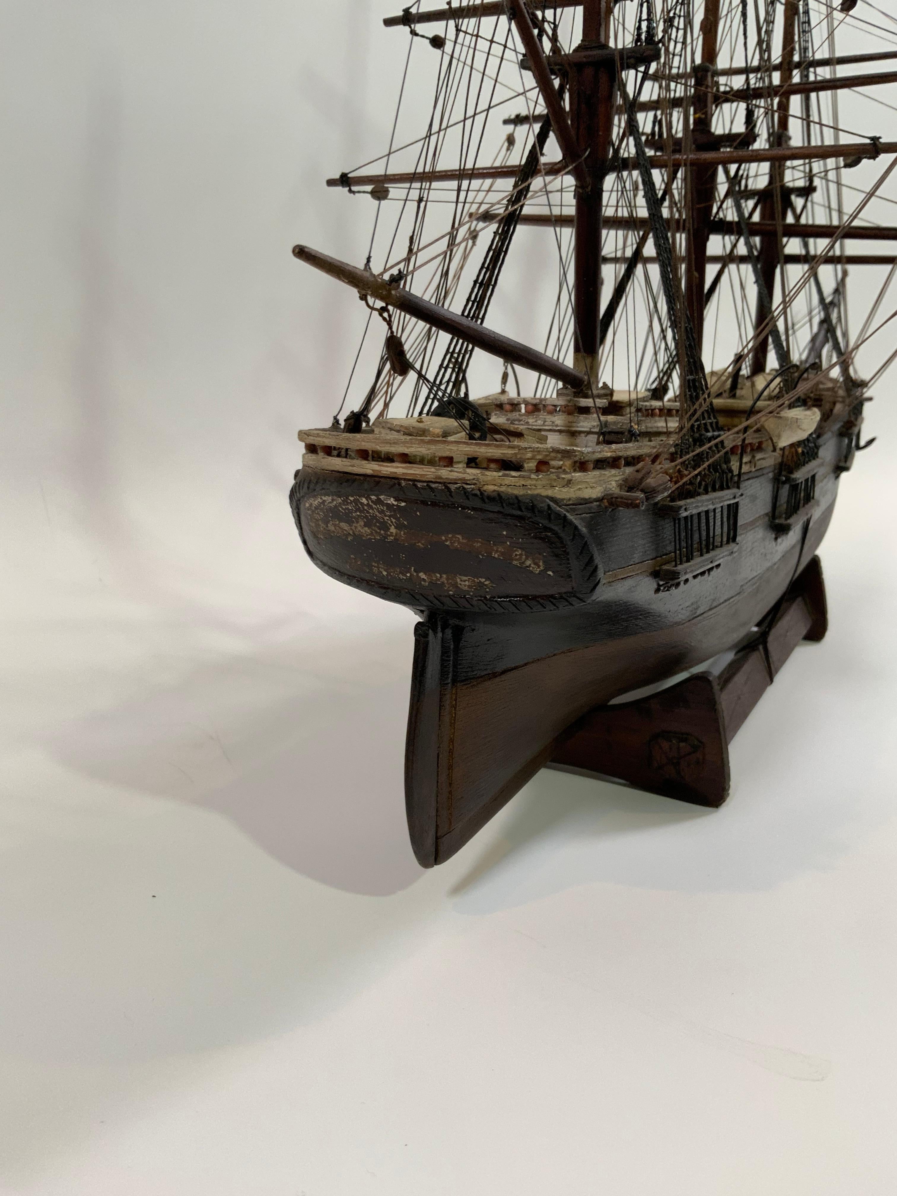 Schiffsmodell aus dem neunzehnten Jahrhundert in Originalfarbe im Angebot 2