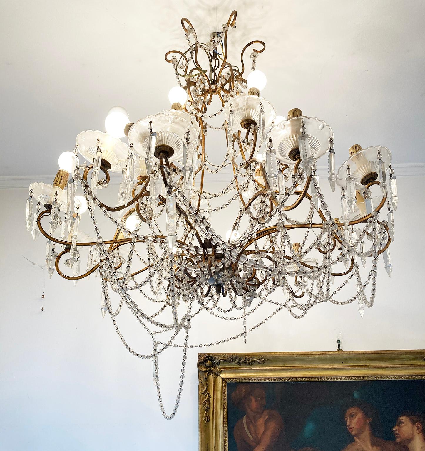 Neoclassical Nineteenth Century Sicilian Chandelier with Glass and Gilded Iron, Sicily 18th For Sale