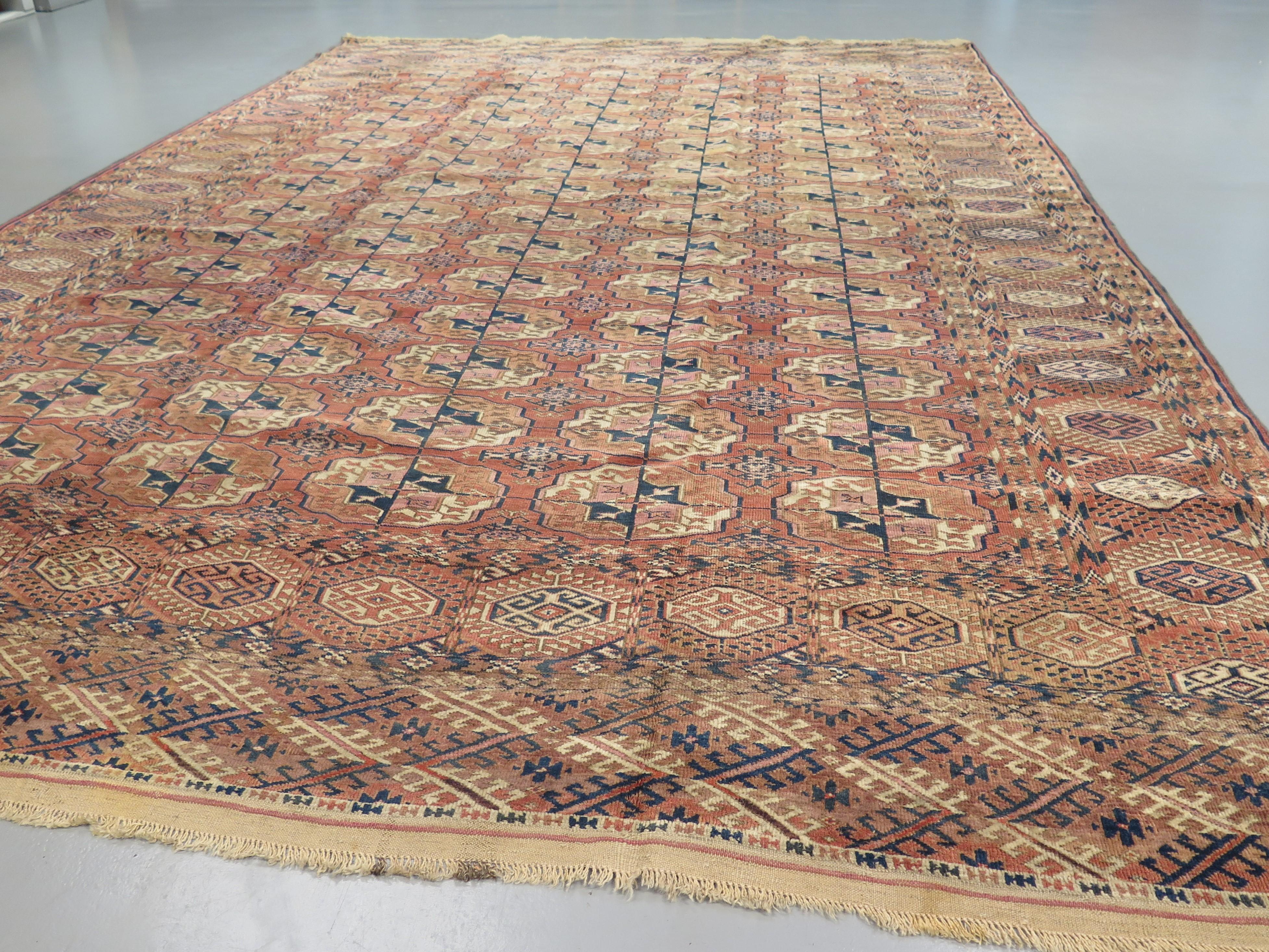 Nineteenth Century Tekke Main Carpet In Good Condition For Sale In London, GB
