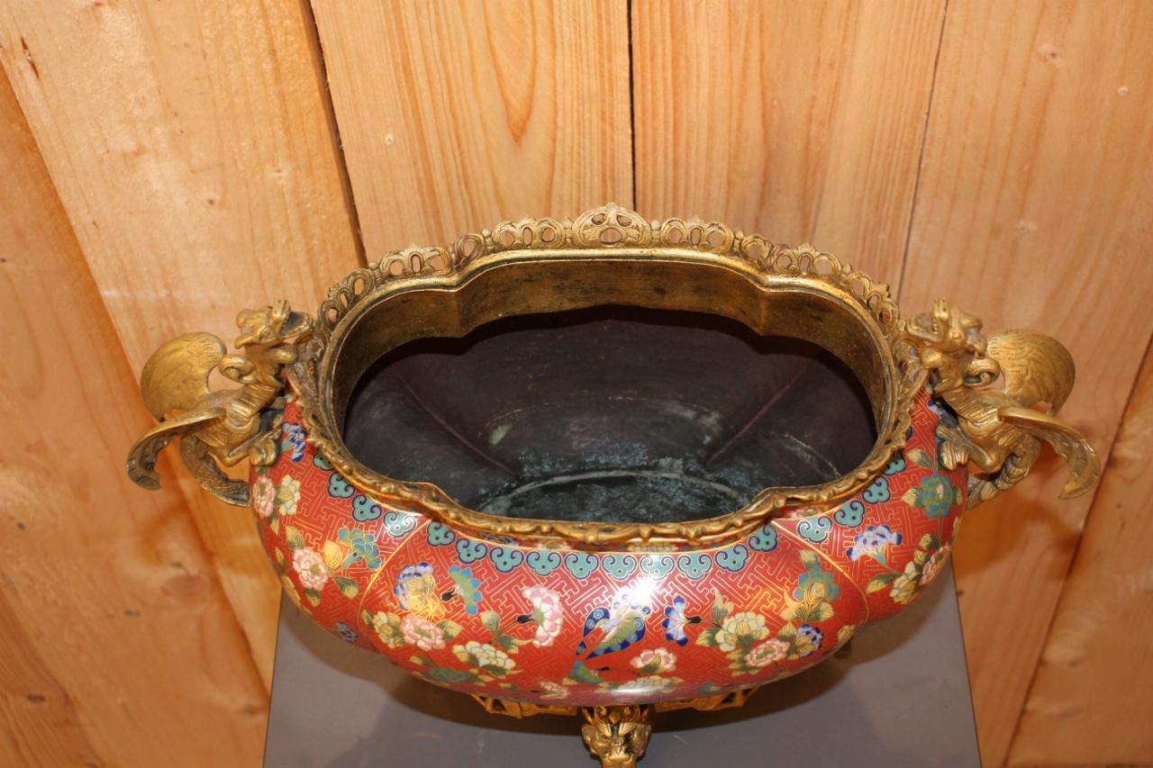 XIXth century planter in cloisonné enamel and gilded bronze in very good condition.