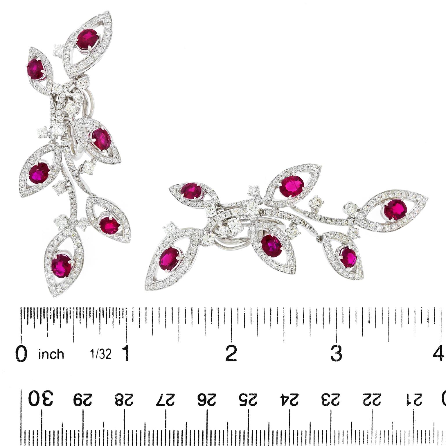 Orecchini a lampadario in rubino e diamanti Eleg degli anni Novanta in vendita 1