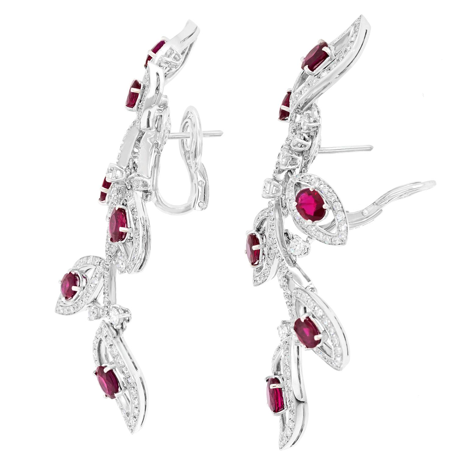Orecchini a lampadario in rubino e diamanti Eleg degli anni Novanta in vendita 2