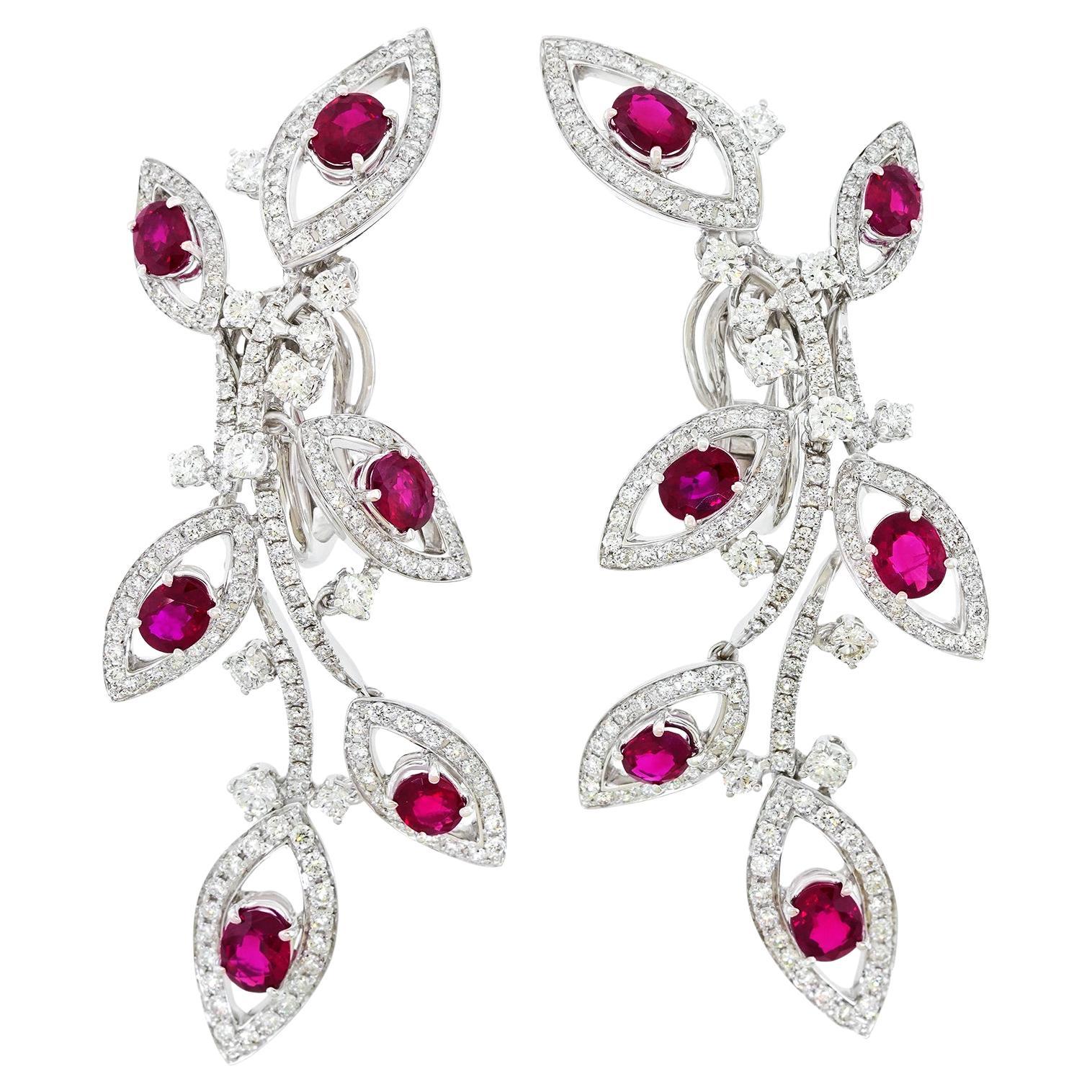Orecchini a lampadario in rubino e diamanti Eleg degli anni Novanta