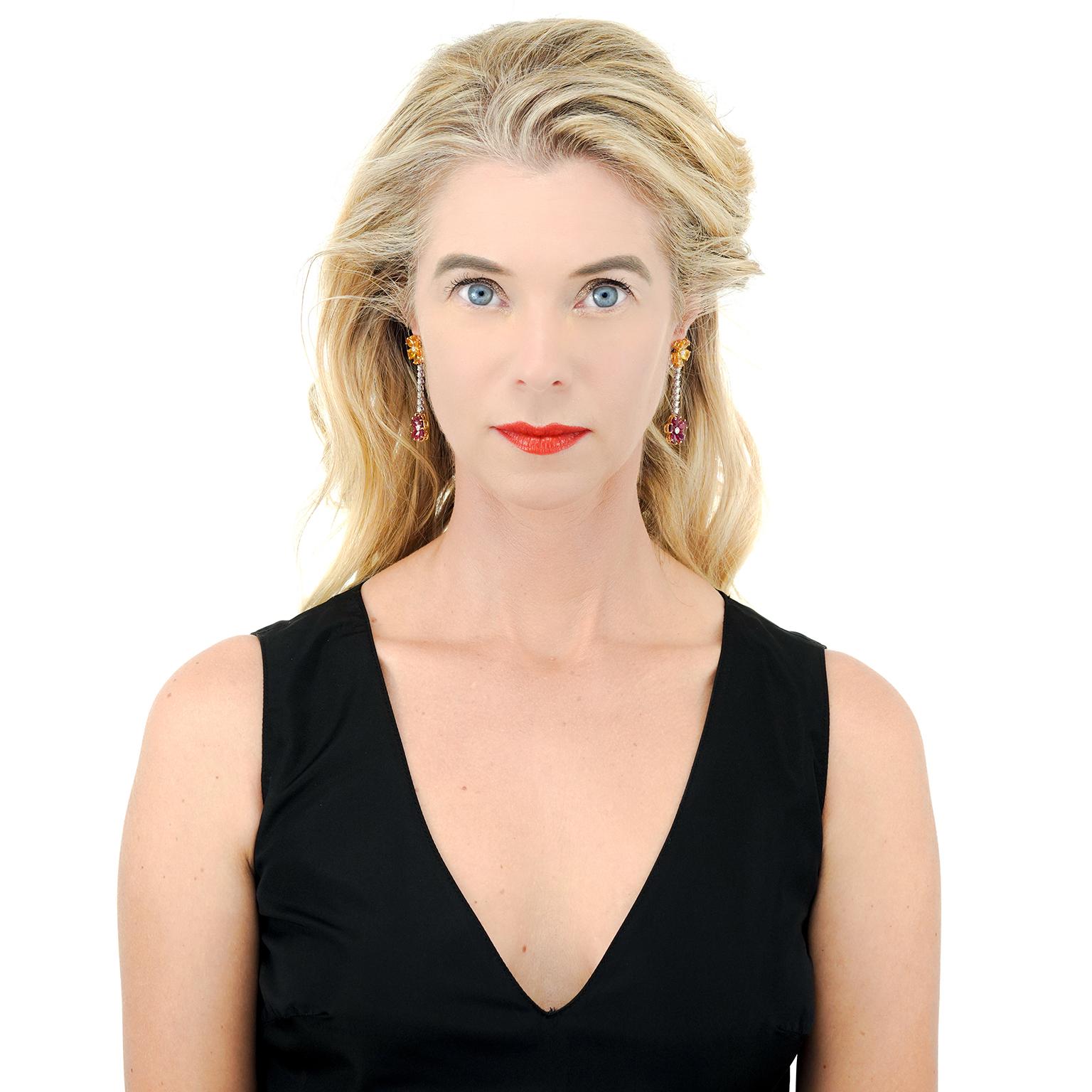 Orecchini italiani anni '90 con rubino, zaffiro e diamanti in vendita 3