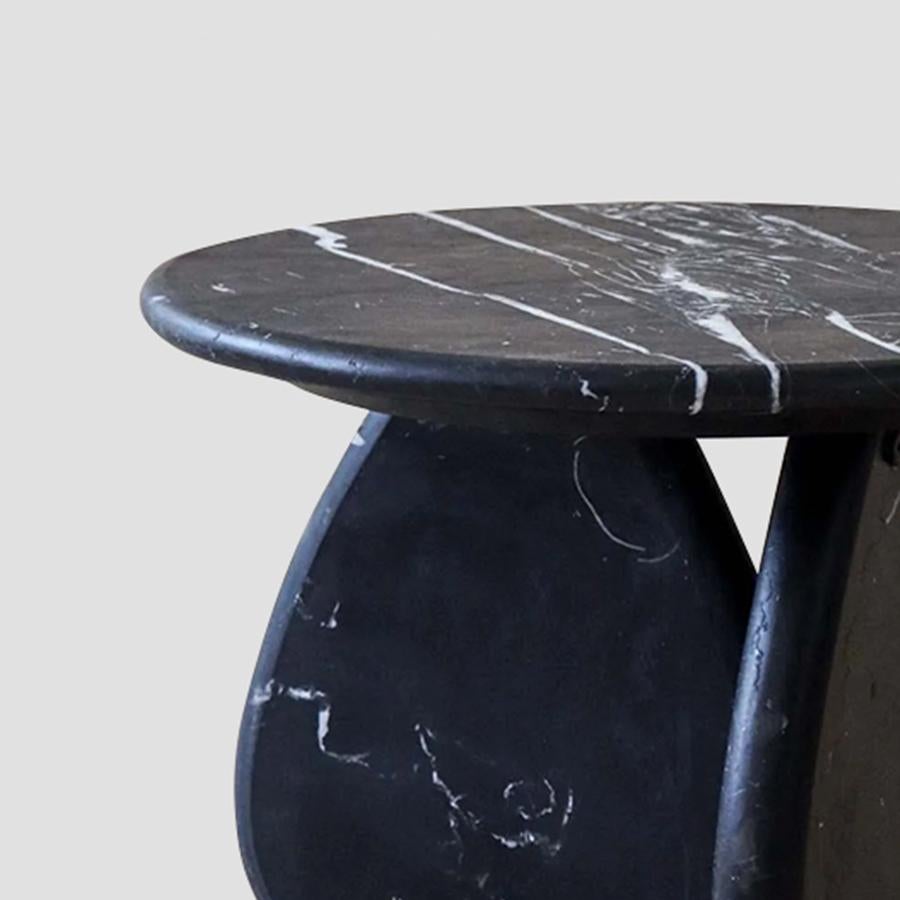Mesa baja Ninfa de mármol negro Mexicano en venta
