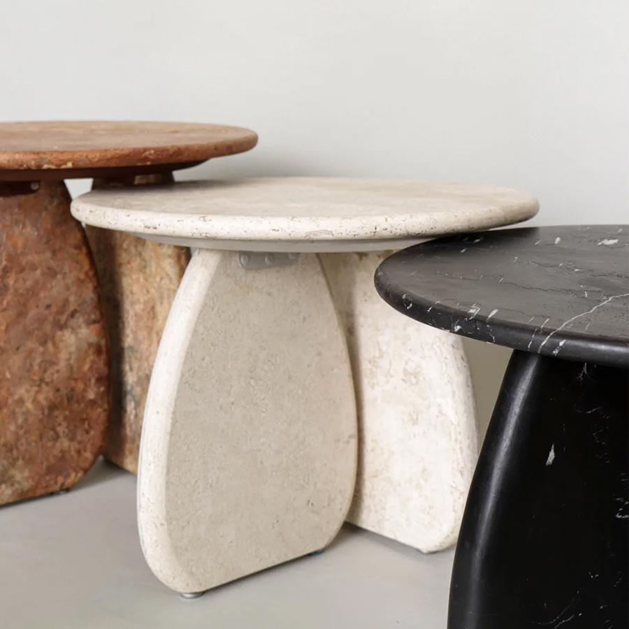 Mesa baja Ninfa de mármol negro Tallado en venta
