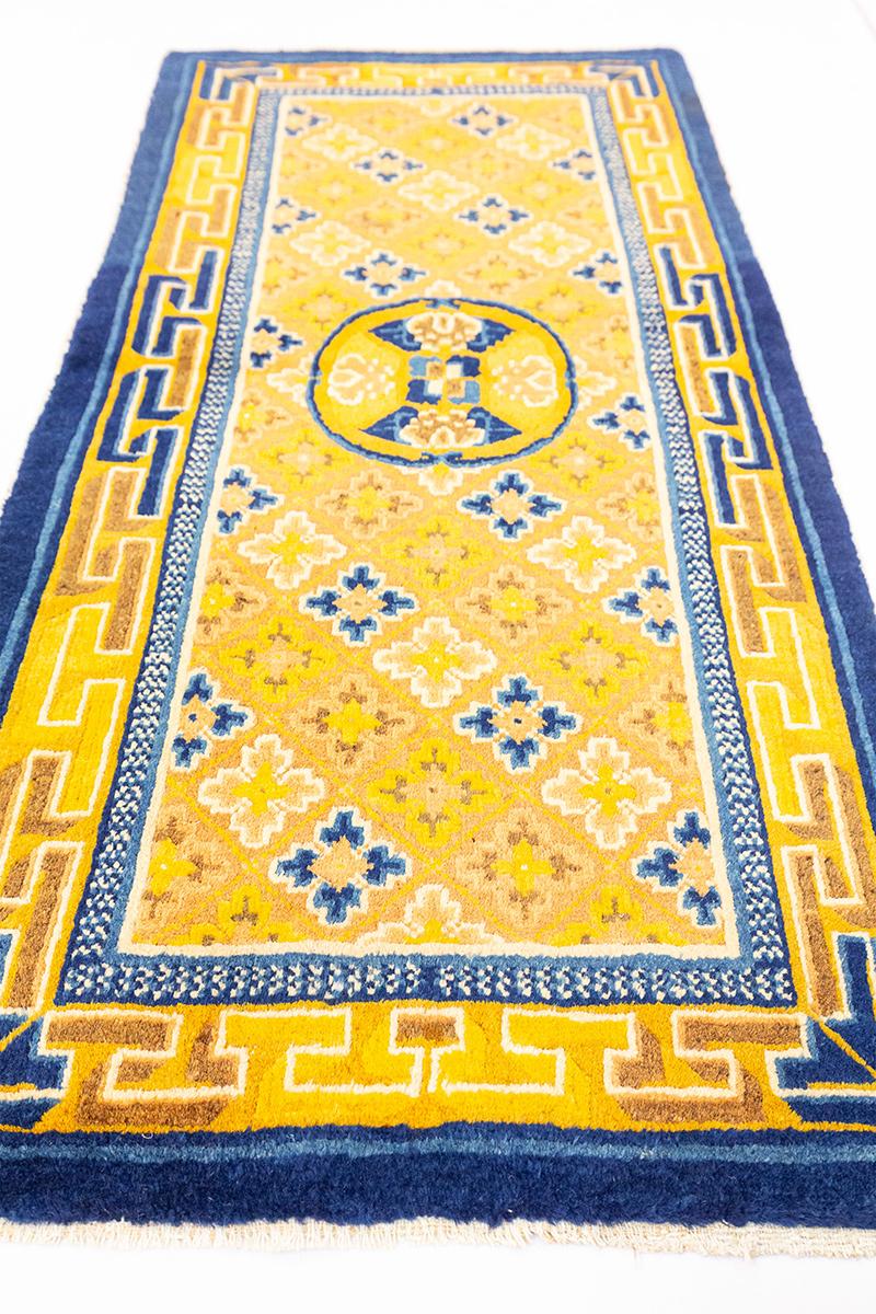 This antique Ningxia rug from China, measuring 132 × 68 cm (4' 3