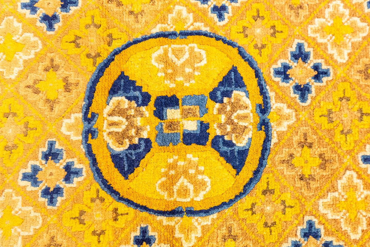 Ningxia Rug Golden Yellow In Good Condition For Sale In Ferrara, IT