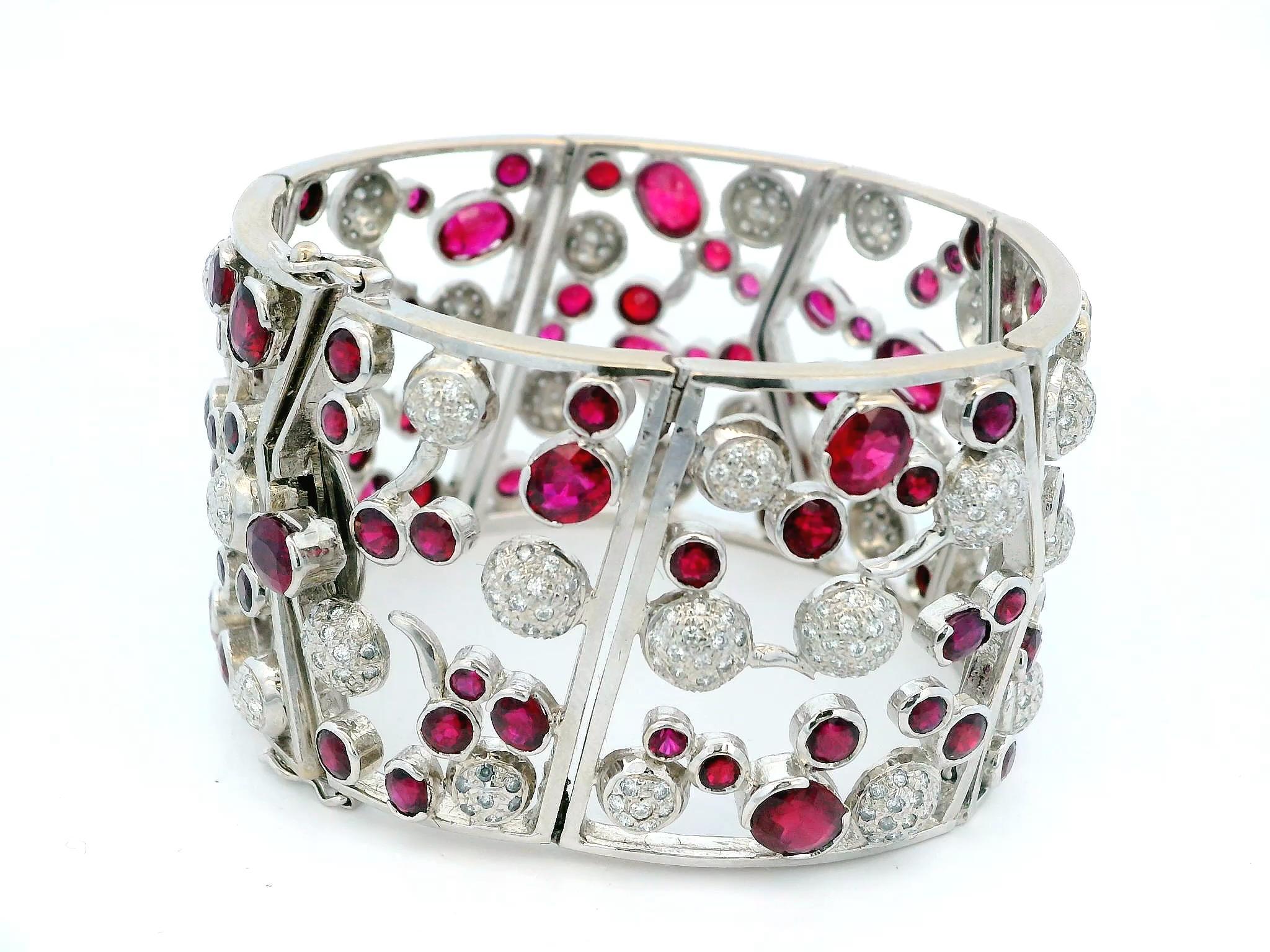 Nini Pulsera de oro blanco de 18 quilates con 20 rubíes de Birmania y 3,5 quilates de diamantes en venta 4
