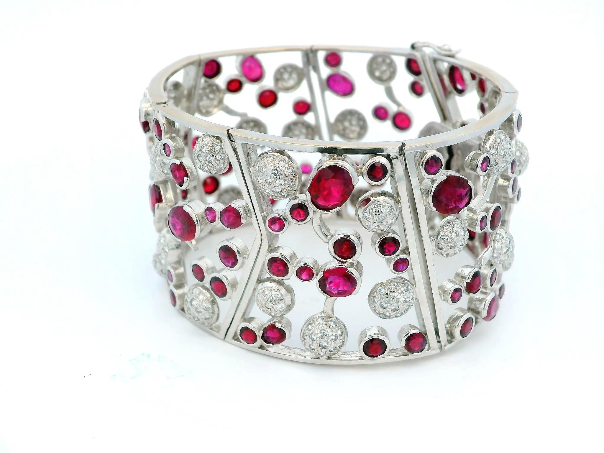 Nini Pulsera de oro blanco de 18 quilates con 20 rubíes de Birmania y 3,5 quilates de diamantes en venta 2