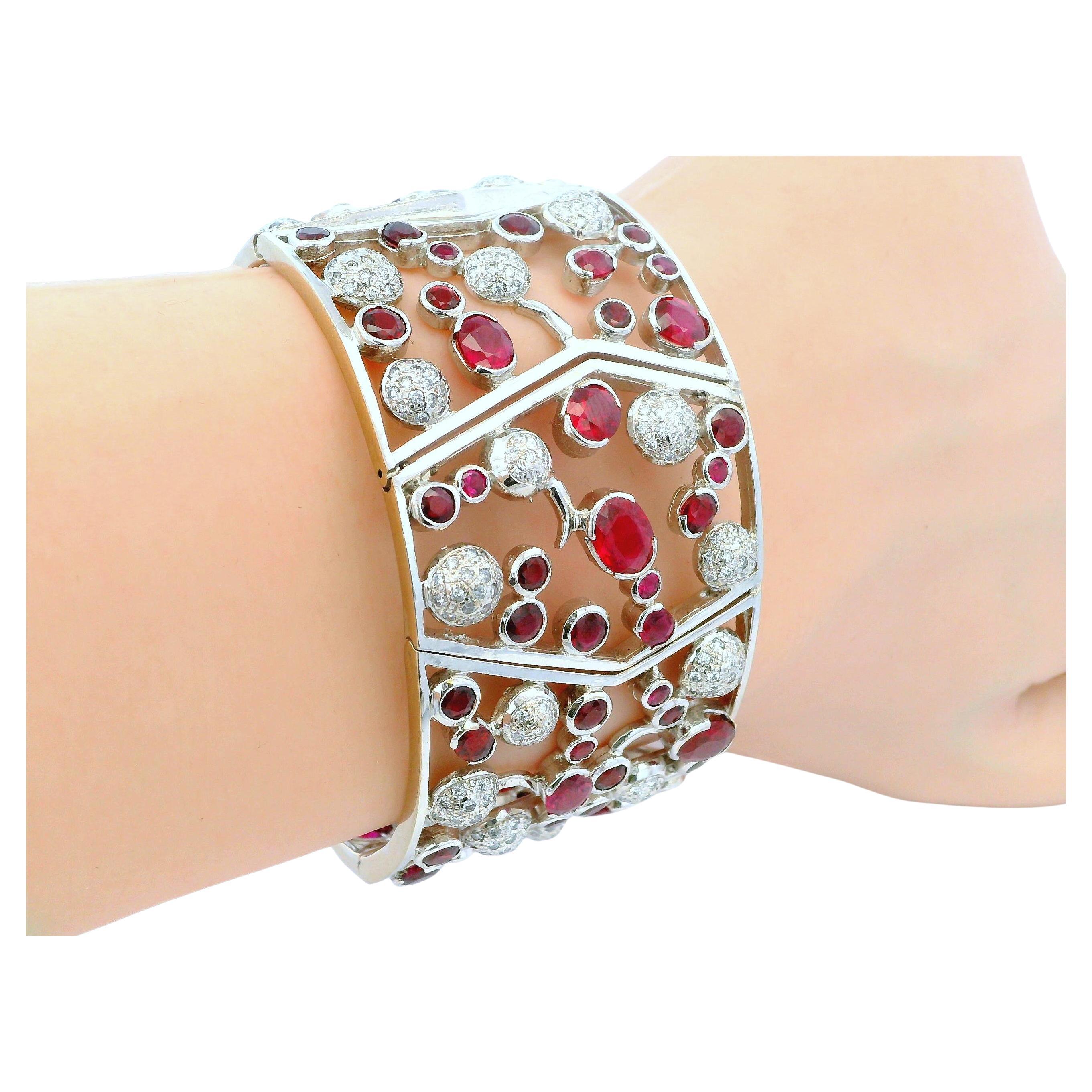Nini Pulsera de oro blanco de 18 quilates con 20 rubíes de Birmania y 3,5 quilates de diamantes en venta