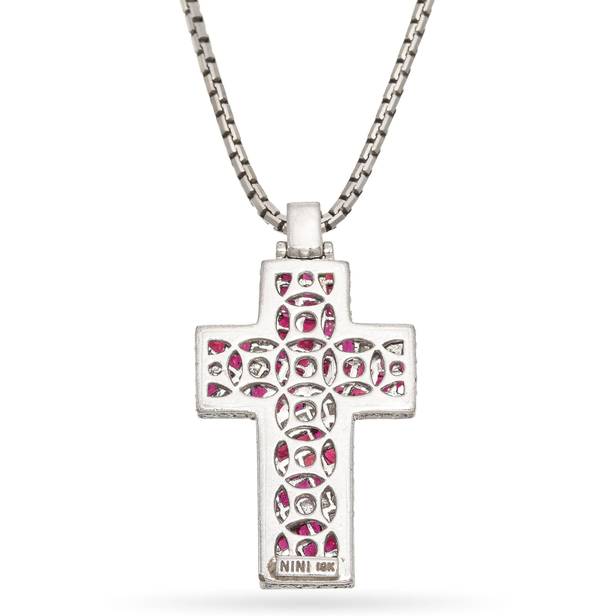 Ciondolo a forma di croce con rubini e diamanti in oro bianco 18k Collection'S In condizioni buone in vendita a New York, NY
