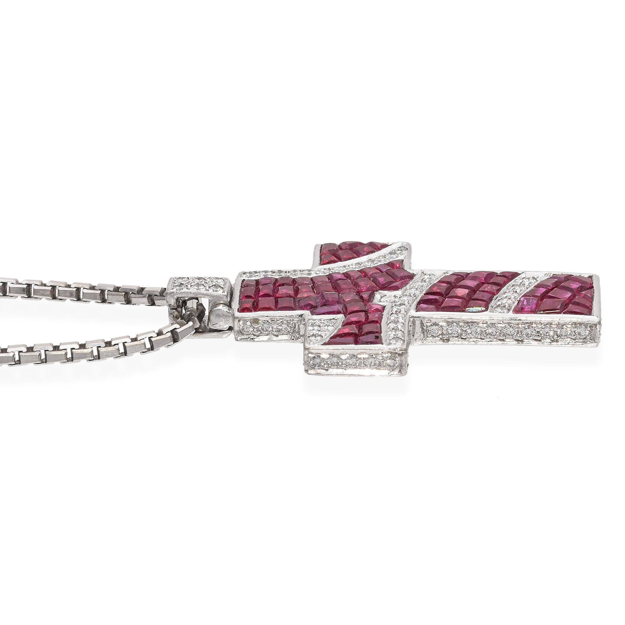 Donna Ciondolo a forma di croce con rubini e diamanti in oro bianco 18k Collection'S in vendita