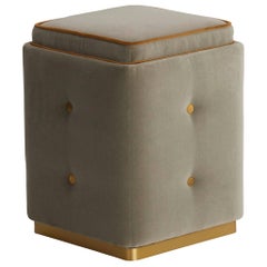 Pouf Nino avec socle et boutons en laiton brossé