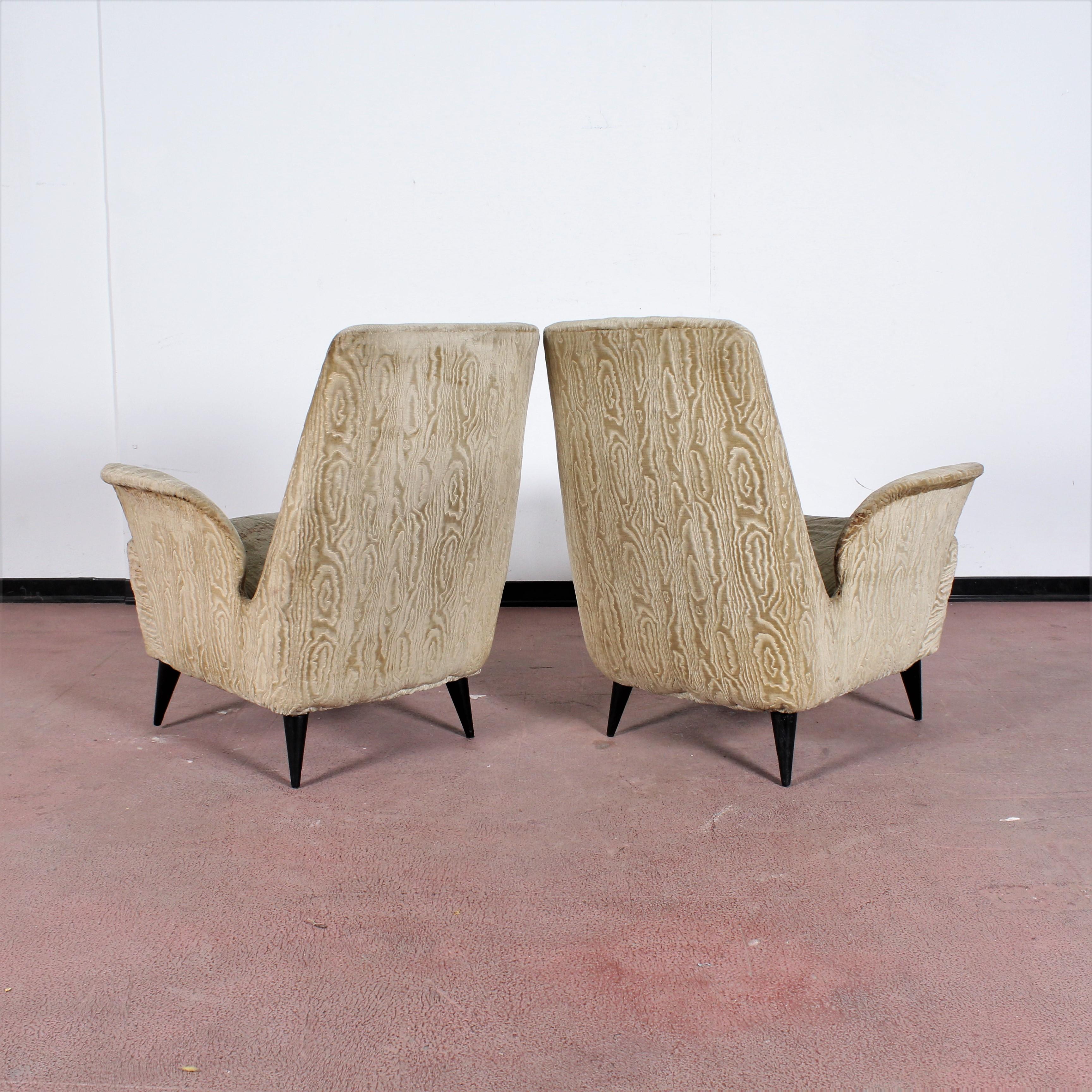Nino Zoncada Midcentury Wood and Beige Velvet Pair of Armchairs, Italy, 1950s In Good Condition In Palermo, IT