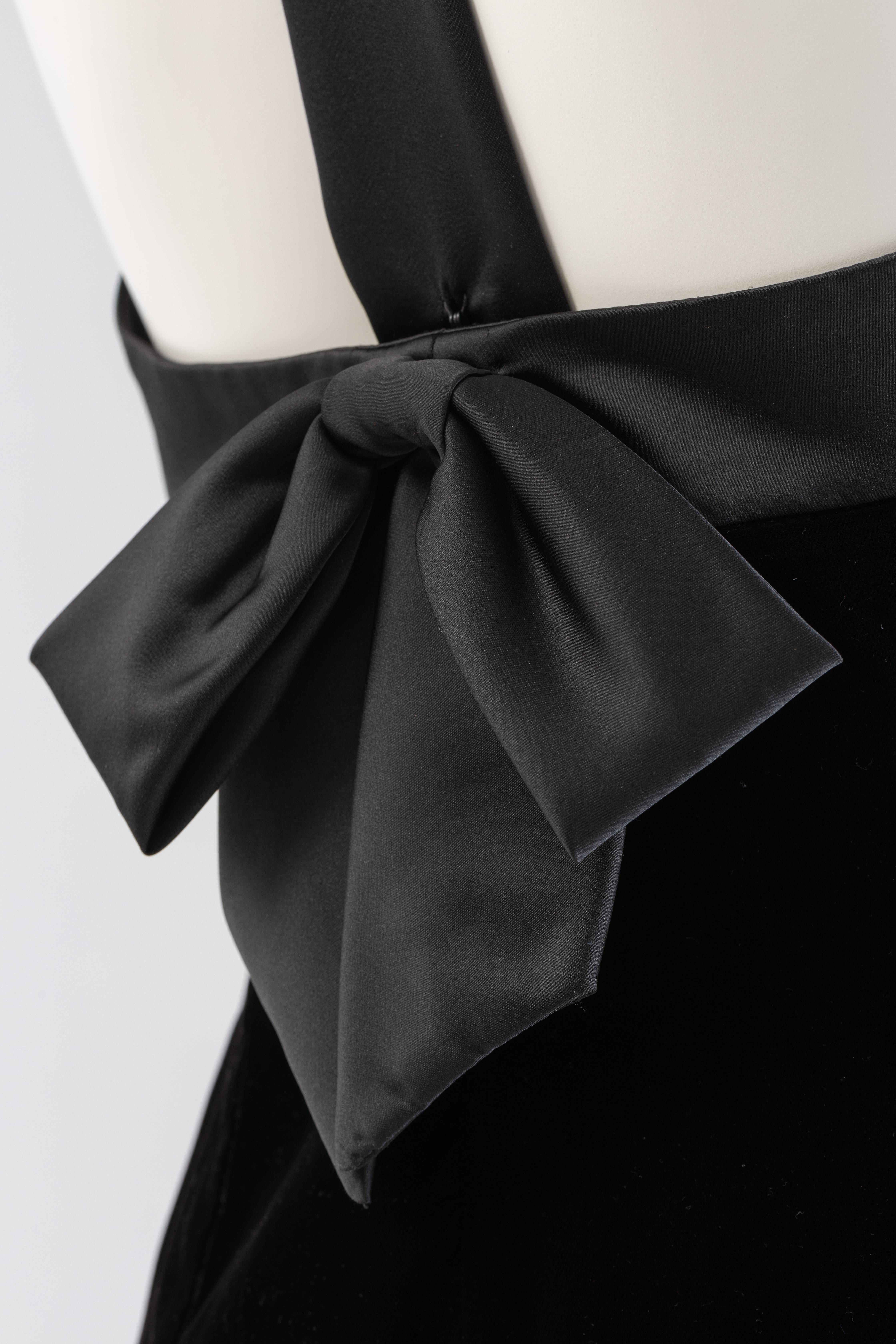 Nipon Boutique Black Velvet Halter Dress with Satin Ribbon   Size US 6 For Sale 3