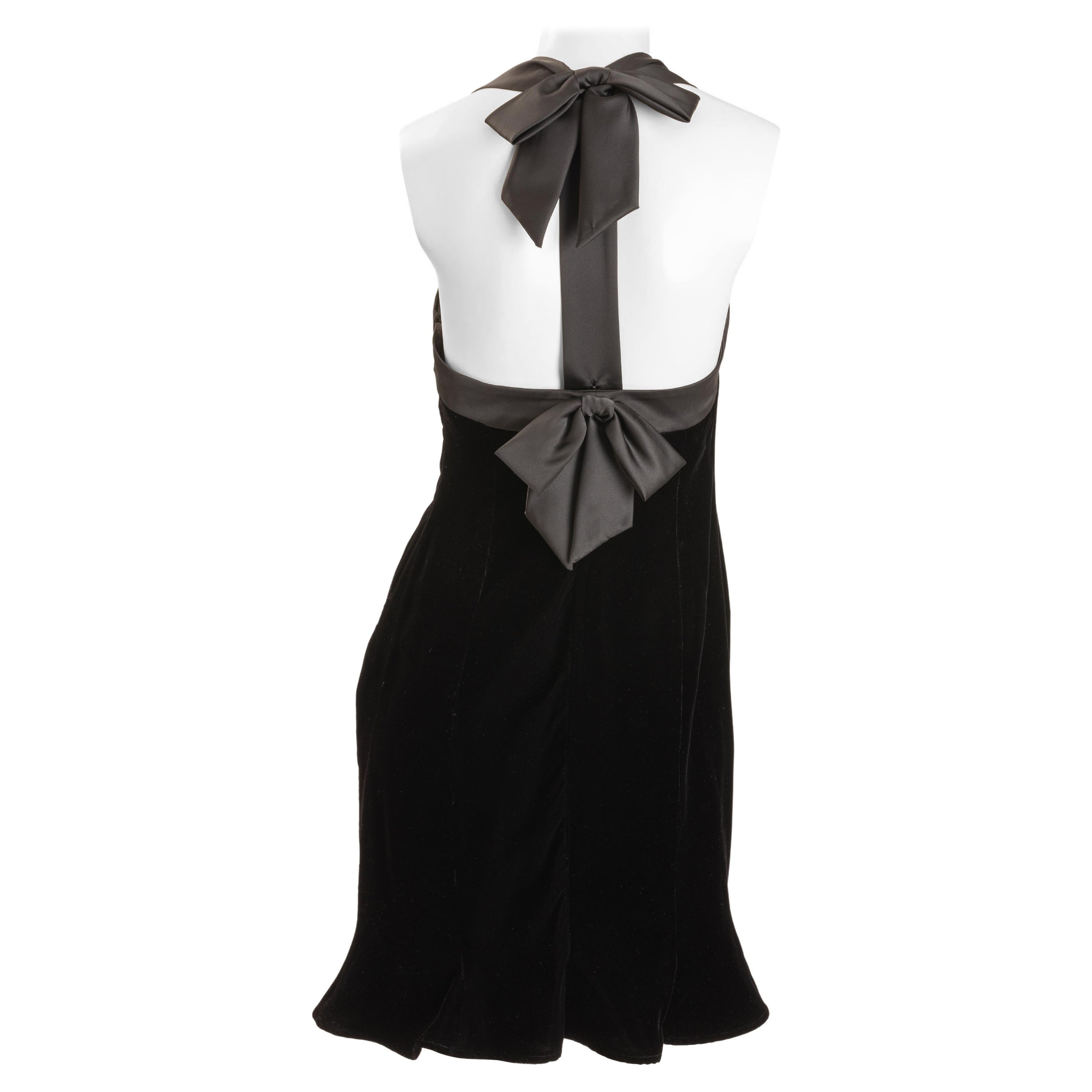 Nipon Boutique Schwarzes Trägerkleid aus Samt mit Satinband   Größe US 6 im Angebot