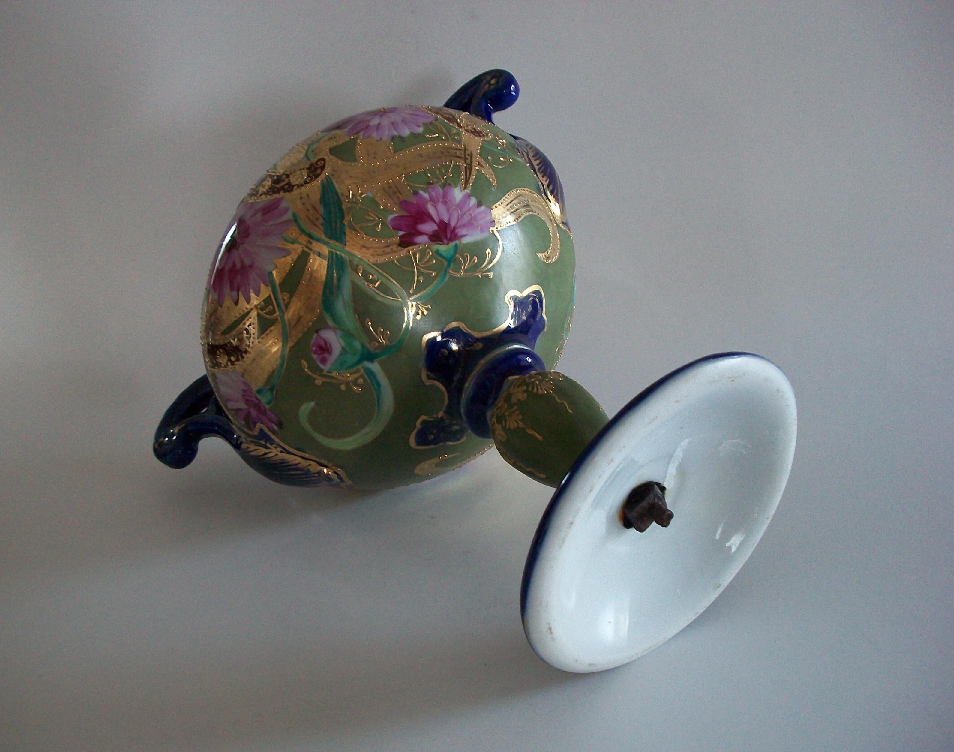 NIPPON - Art Nouveau Hand Painted & Gilded Ceramic Planter / Vase - Circa 1920 For Sale 7