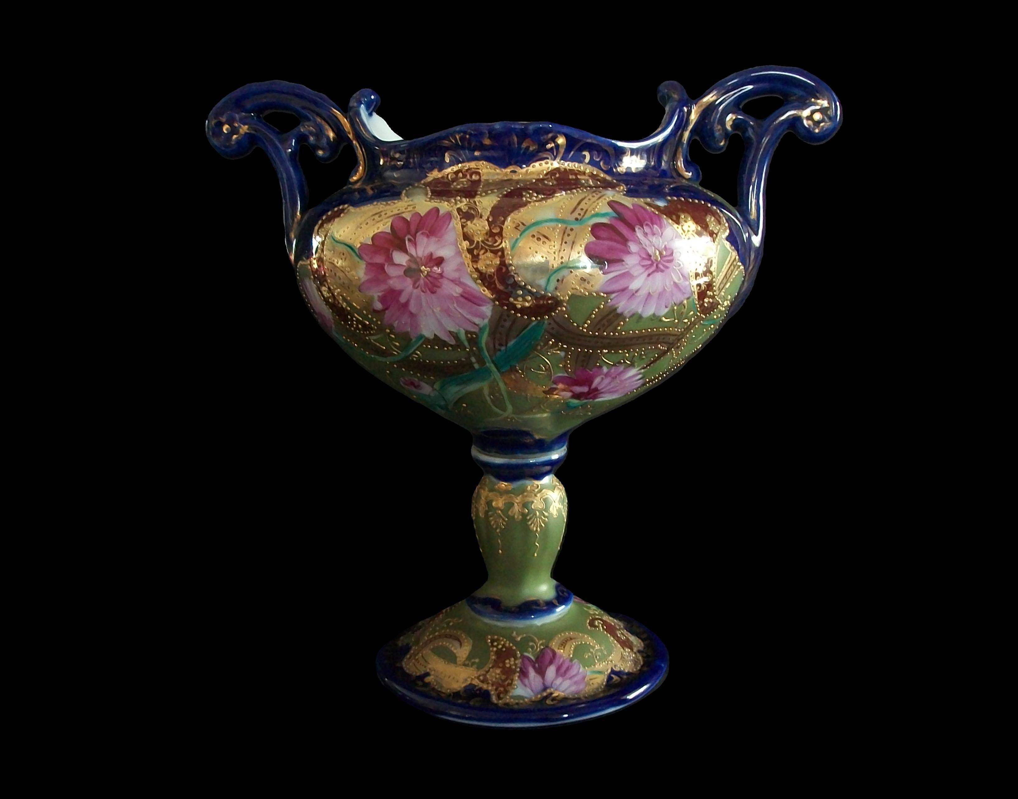 NIPPON - Art Nouveau Hand Painted & Gilded Ceramic Planter / Vase - Circa 1920 For Sale 11