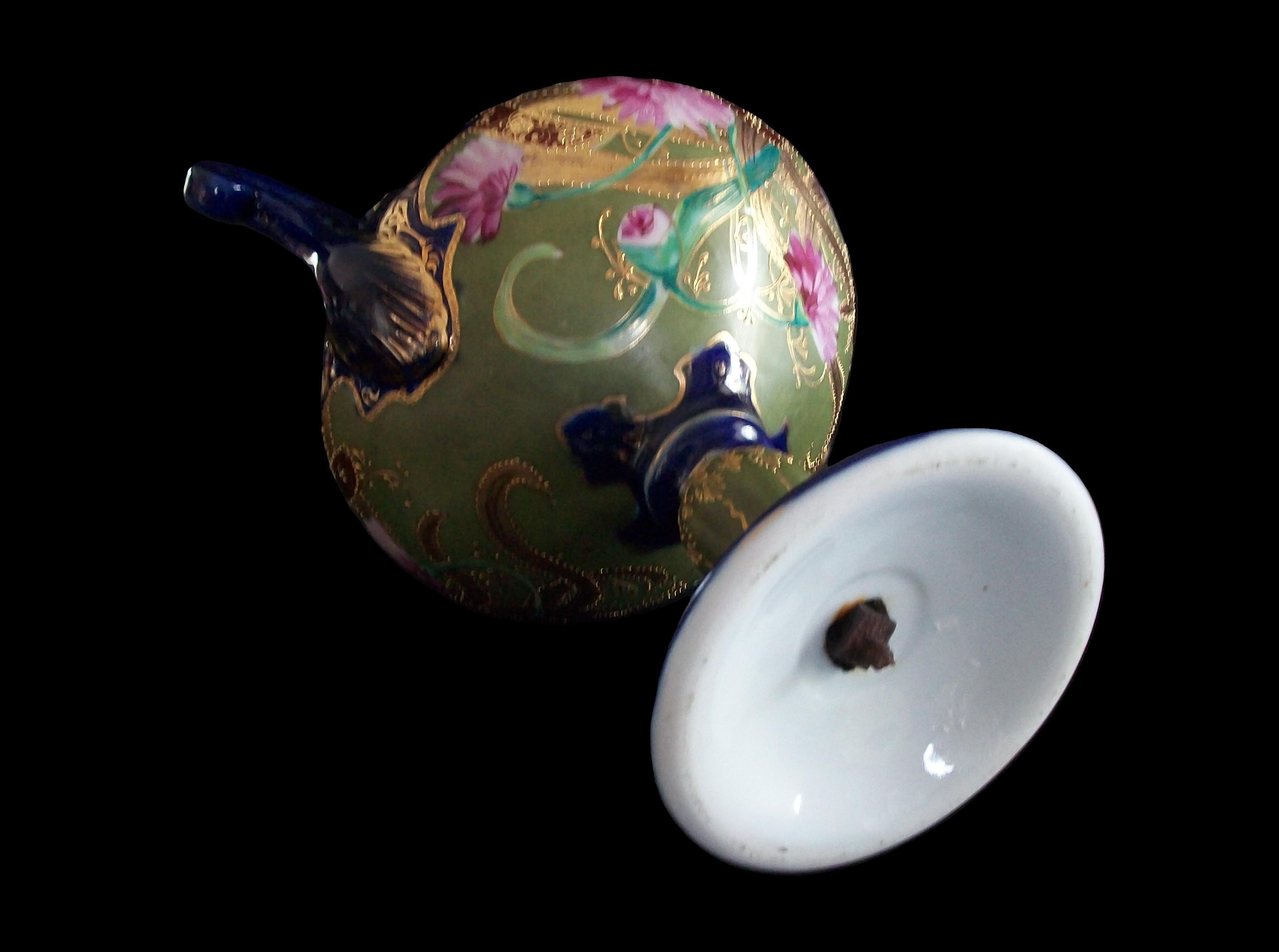 NIPPON - Art Nouveau Hand Painted & Gilded Ceramic Planter / Vase - Circa 1920 For Sale 15