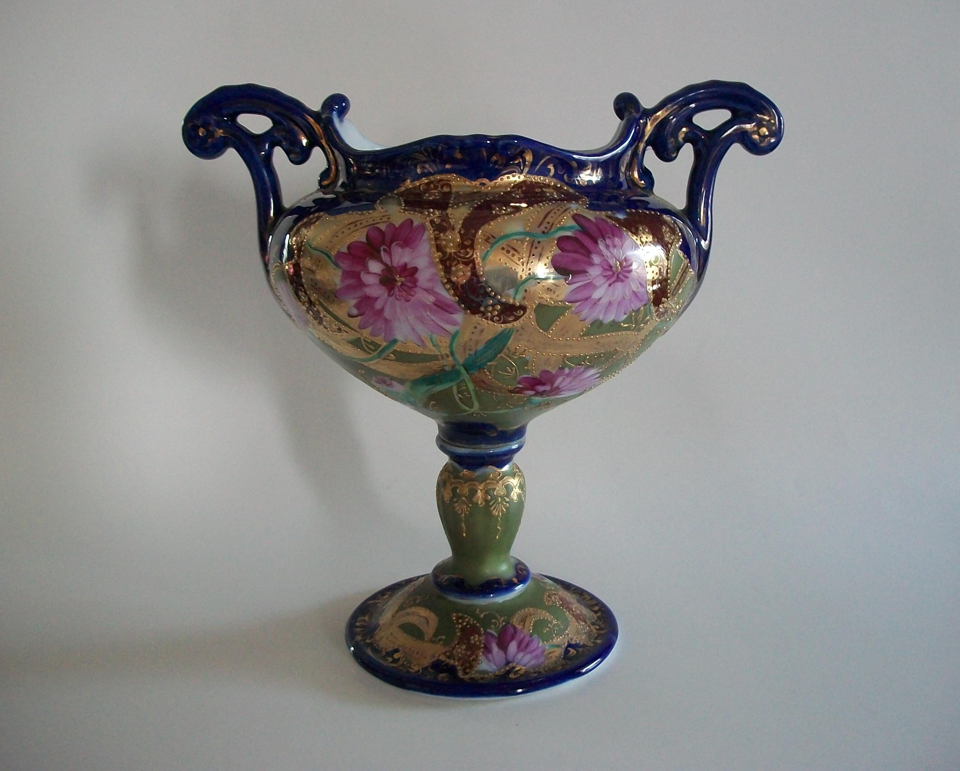 Gilt NIPPON - Art Nouveau Hand Painted & Gilded Ceramic Planter / Vase - Circa 1920 For Sale