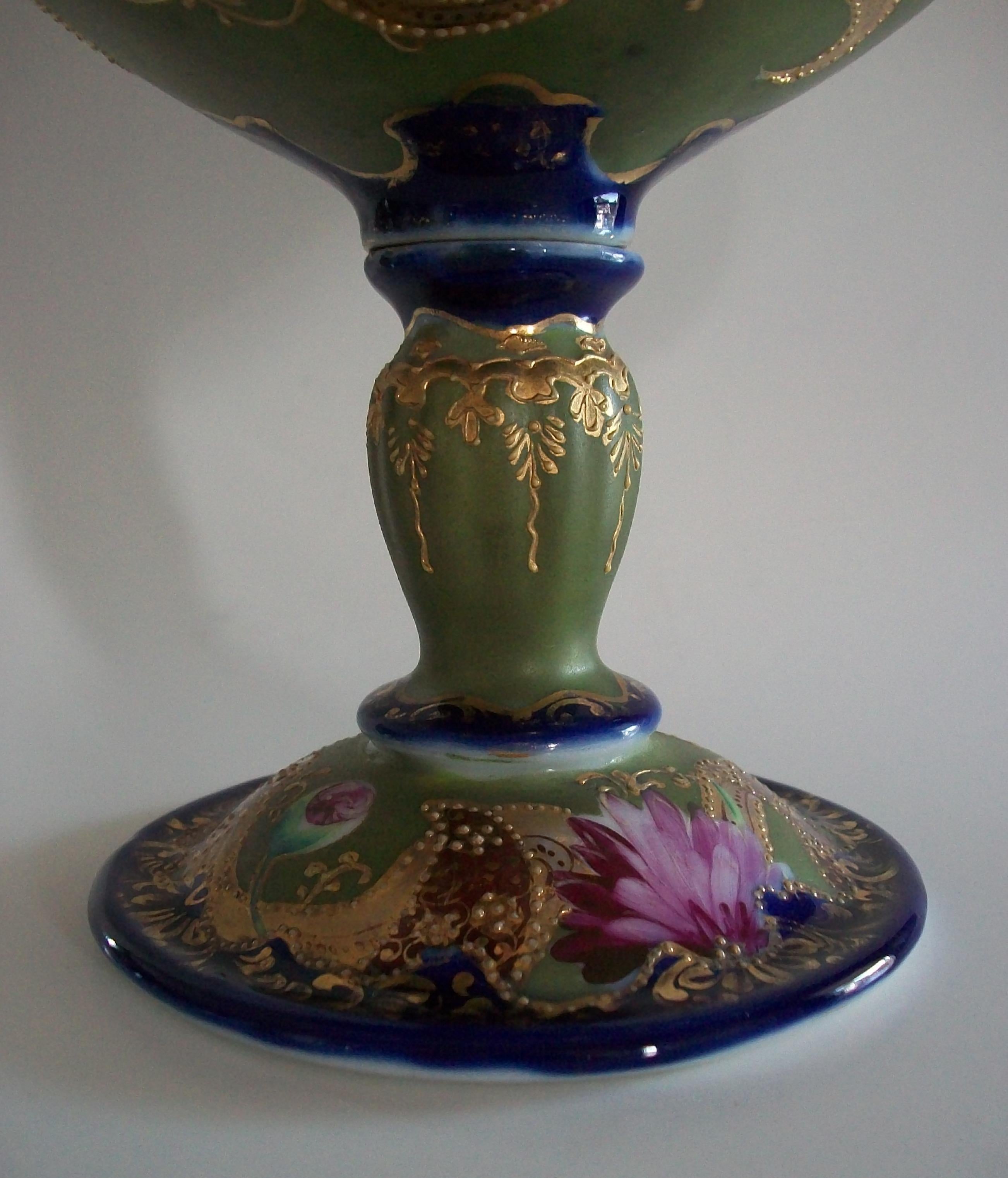 NIPPON - Art Nouveau Hand Painted & Gilded Ceramic Planter / Vase - Circa 1920 For Sale 3