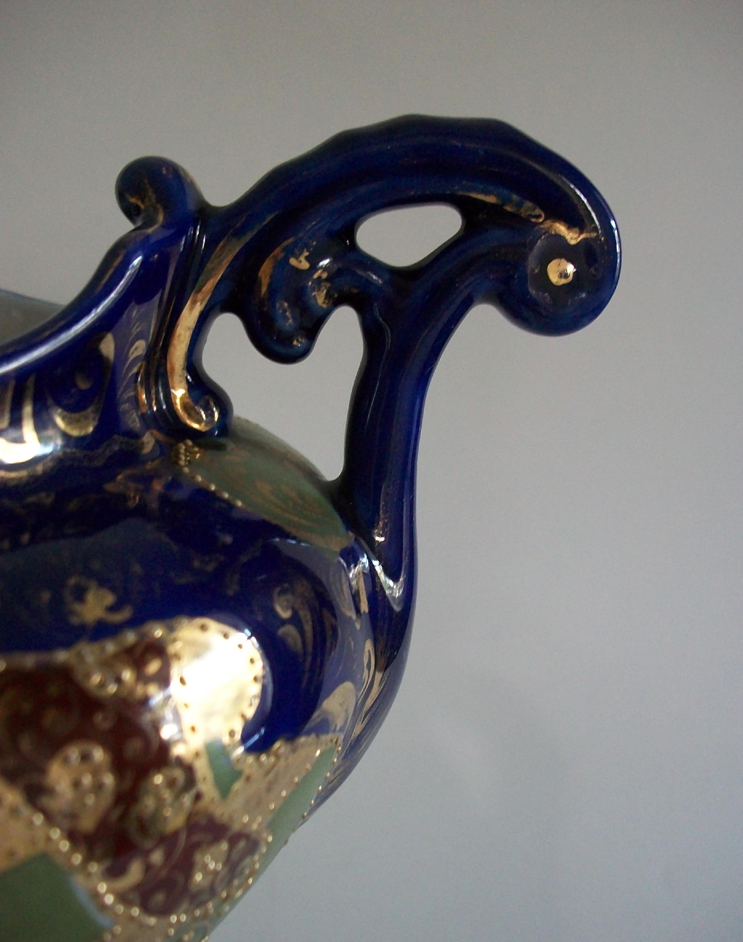 NIPPON - Art Nouveau Hand Painted & Gilded Ceramic Planter / Vase - Circa 1920 For Sale 4