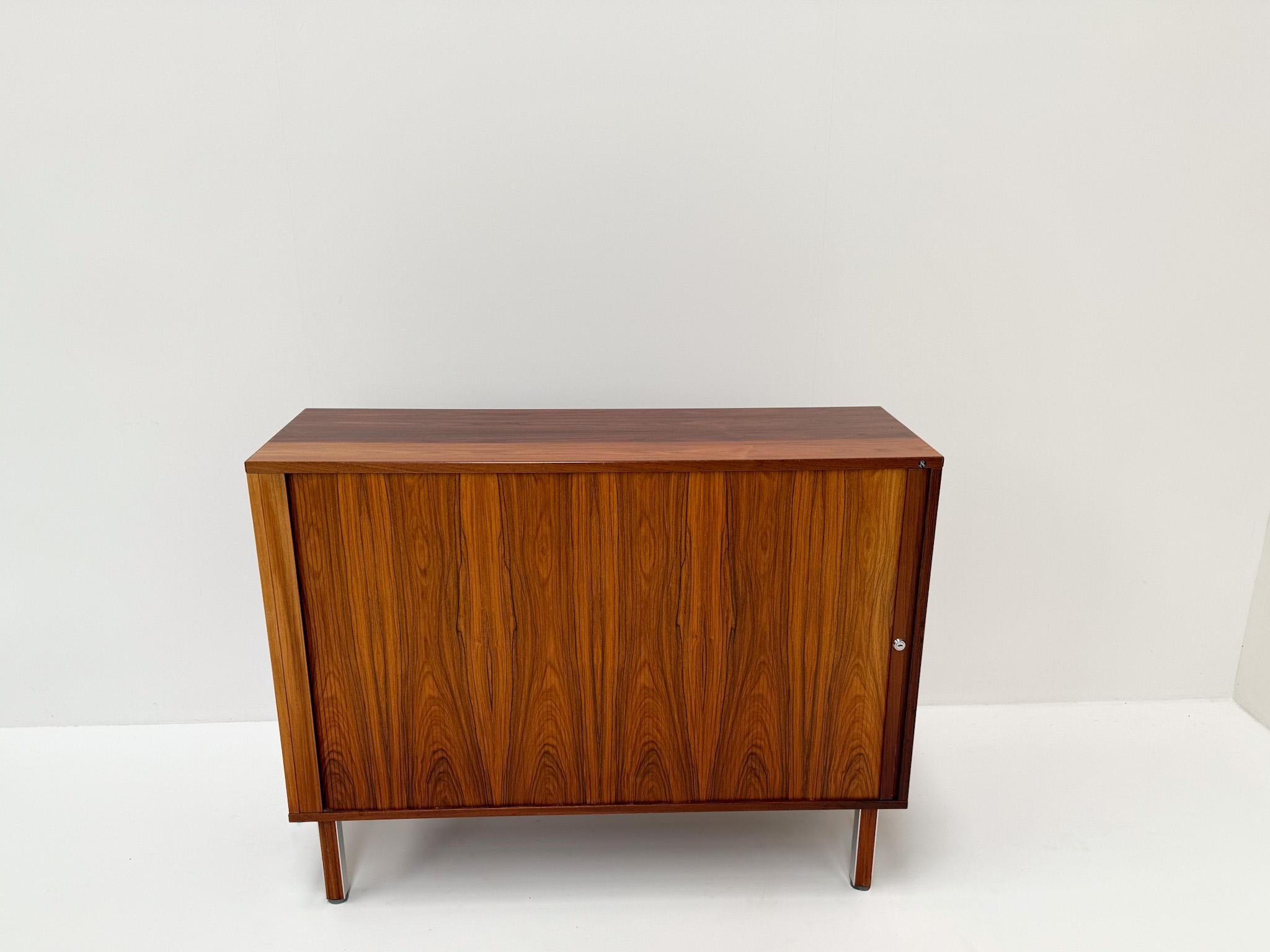 Mid-Century Modern NIPU Armoire danoise en palissandre - Design Modern du milieu du siècle dernier en vente