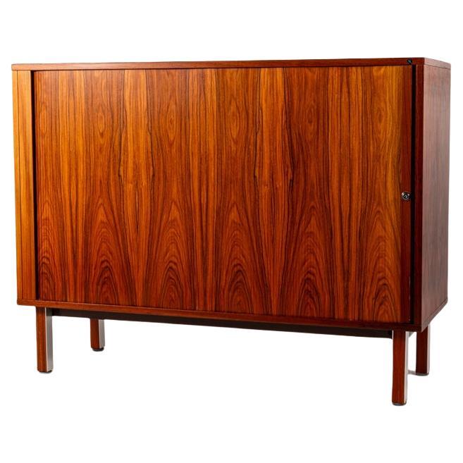 This elegant mid-century cabinet, crafted in Denmark by NIPU, showcases the timeless beauty of rosewood. Designed with clean lines and a refined sense of proportion, it is a perfect example of Scandinavian modern furniture.
The cabinet features a