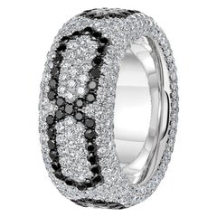 Niquesa 18 Karat White Gold Infinity Band Ring